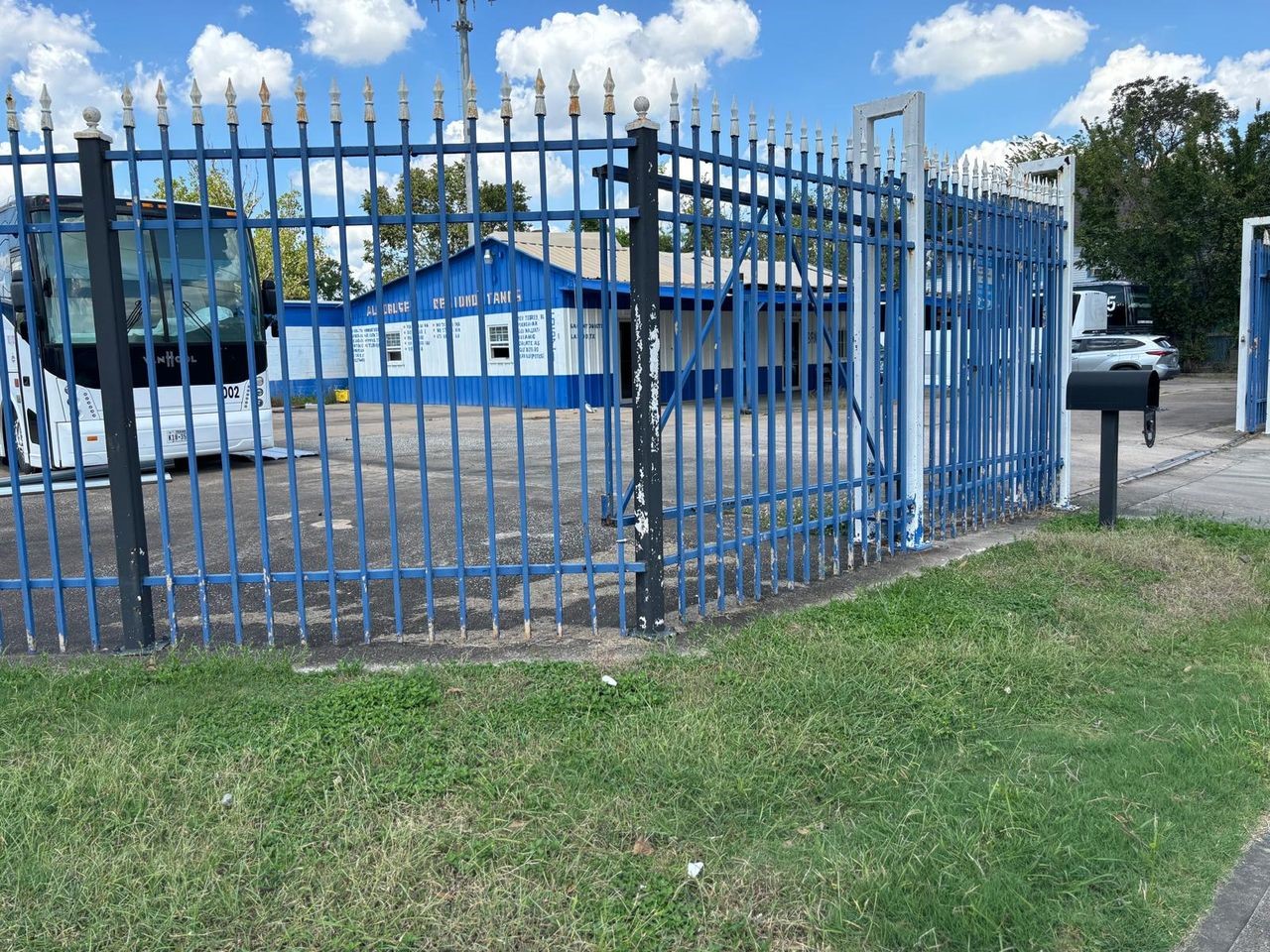 5621 Harrisburg Boulevard Property Photo 1