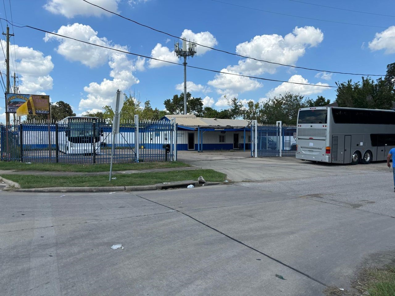 5621 Harrisburg Boulevard Property Photo 4