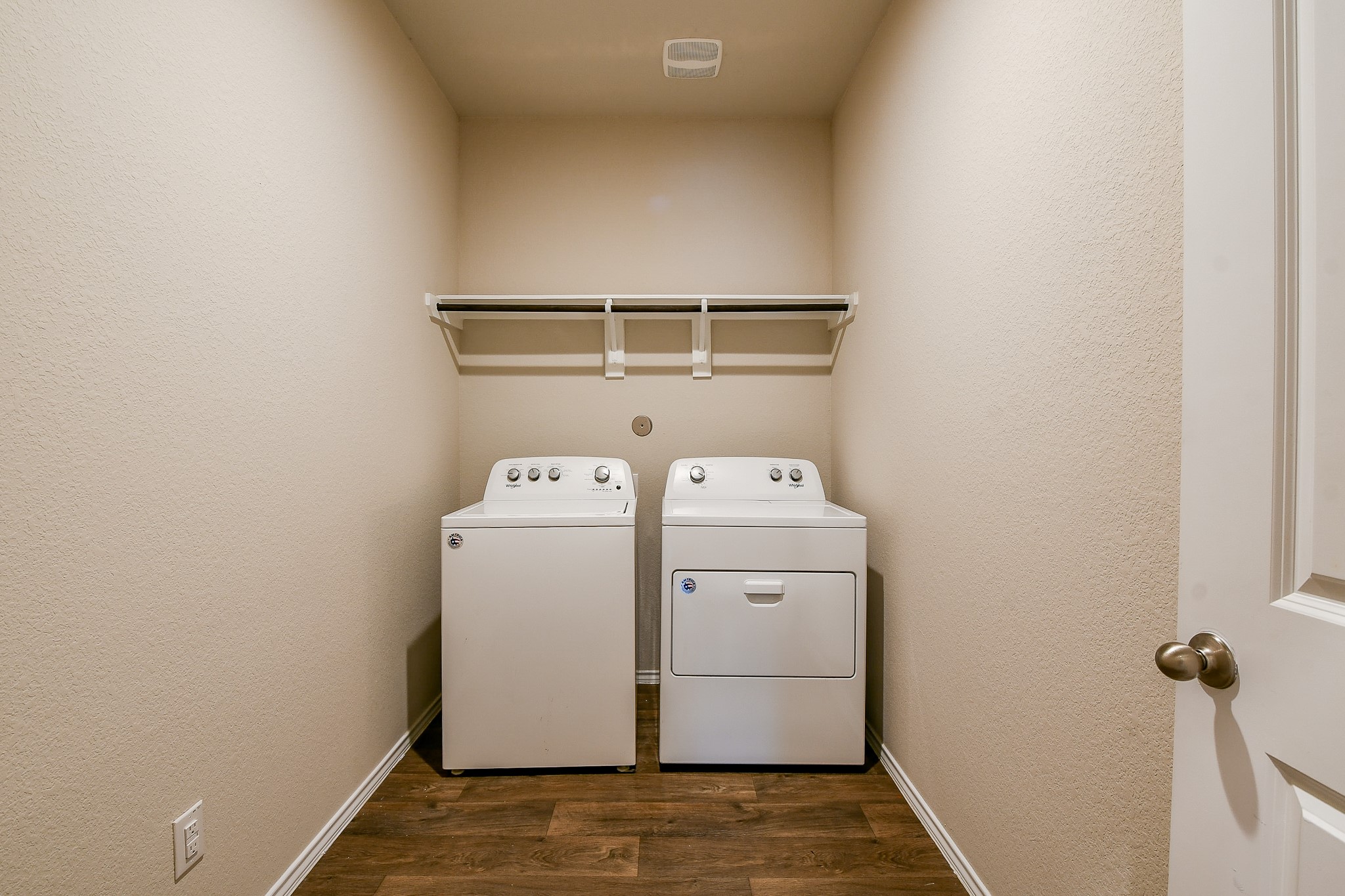 16744 Lonely Pines Drive Property Photo 8