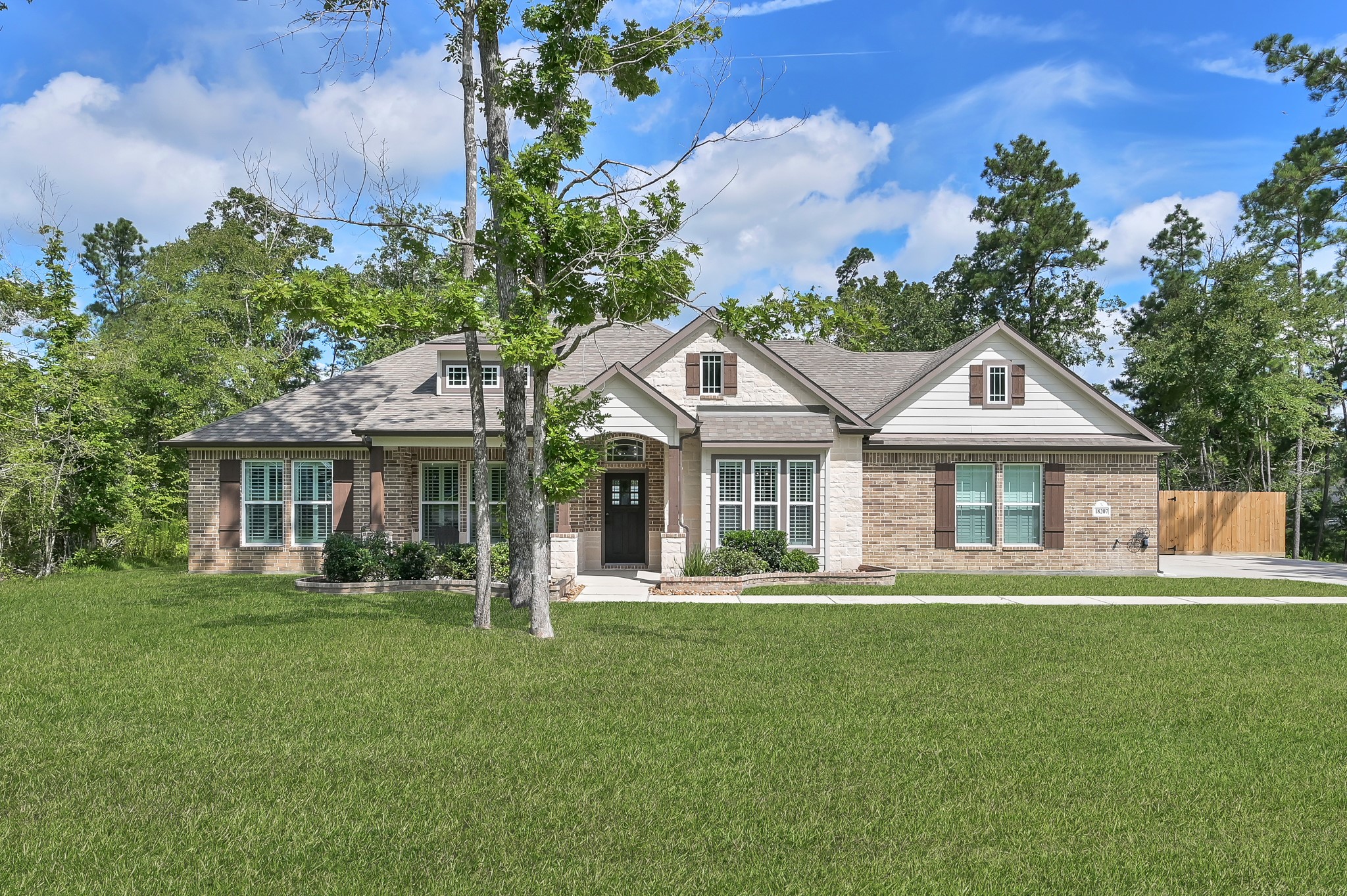 18207 Samie Nell Court Property Photo 4