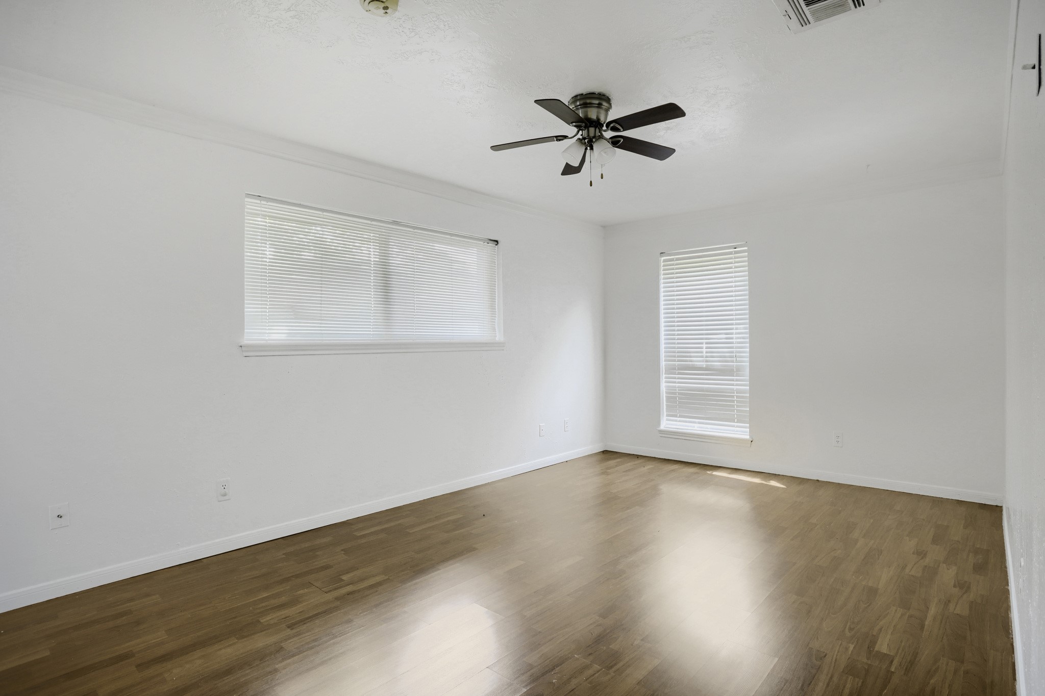9610 S Hanworth Drive Property Photo 16