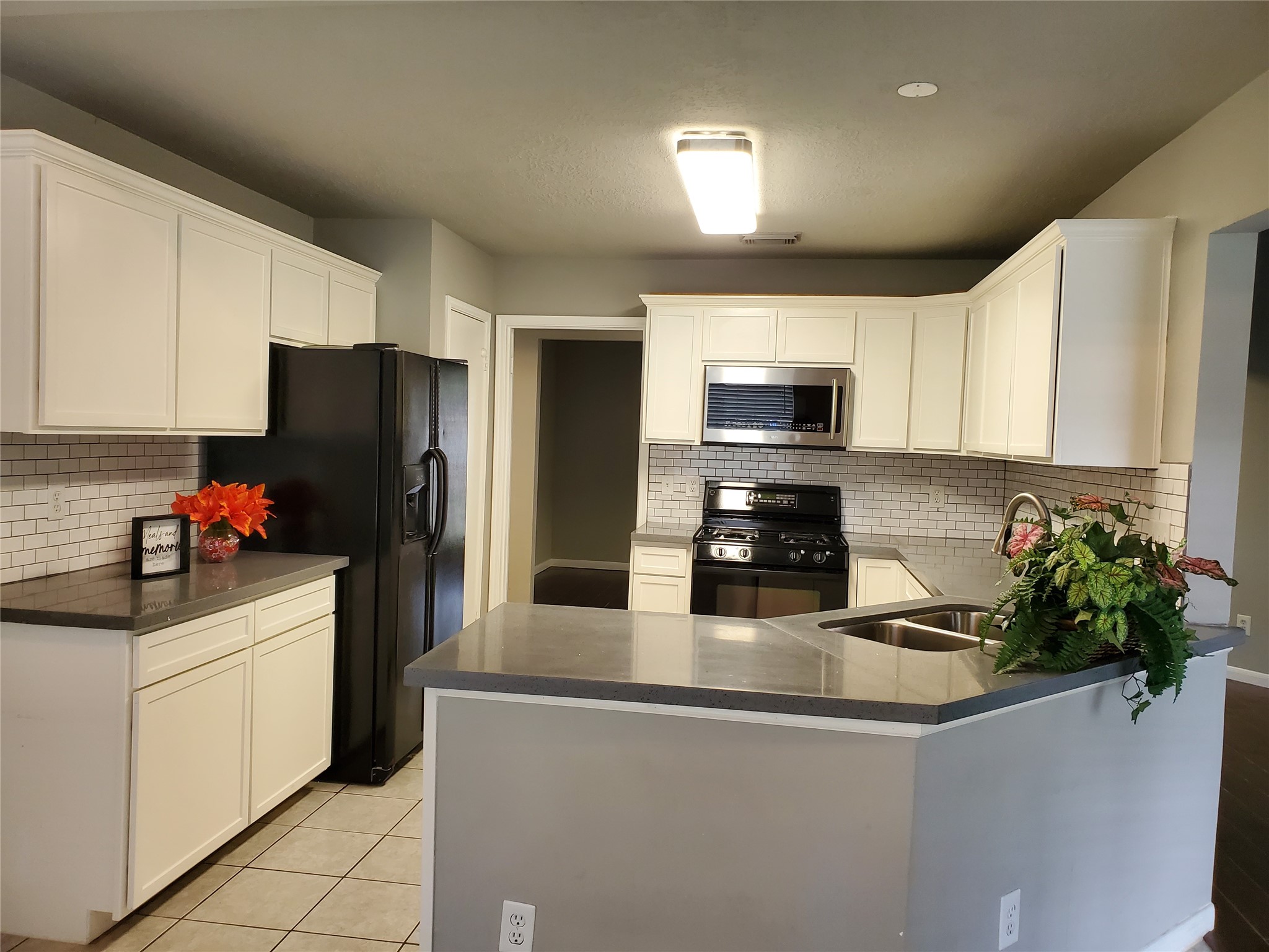2215 Lady Leslie Lane Property Photo 6