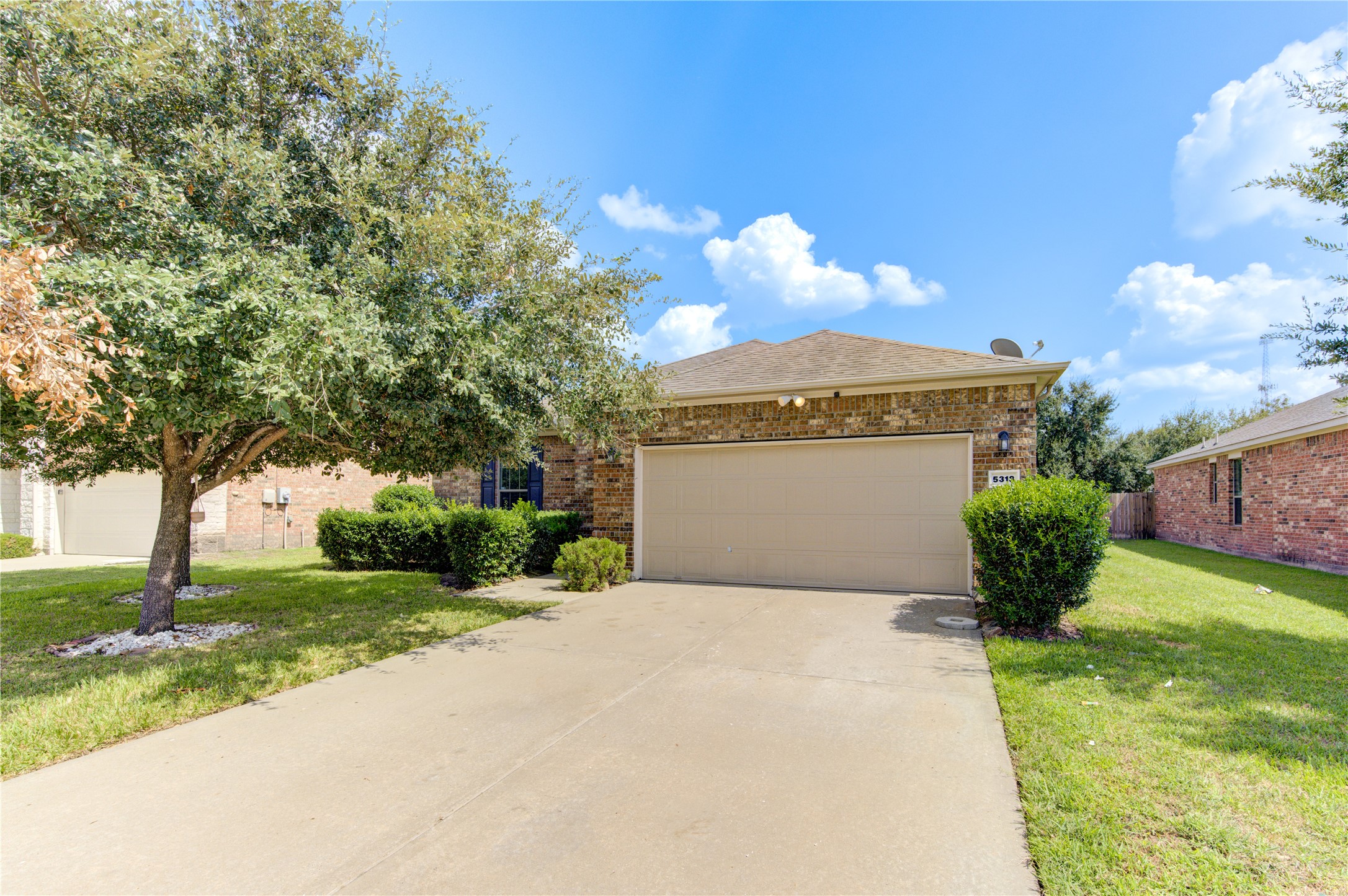 5318 Hickory Harvest Drive Property Photo 1