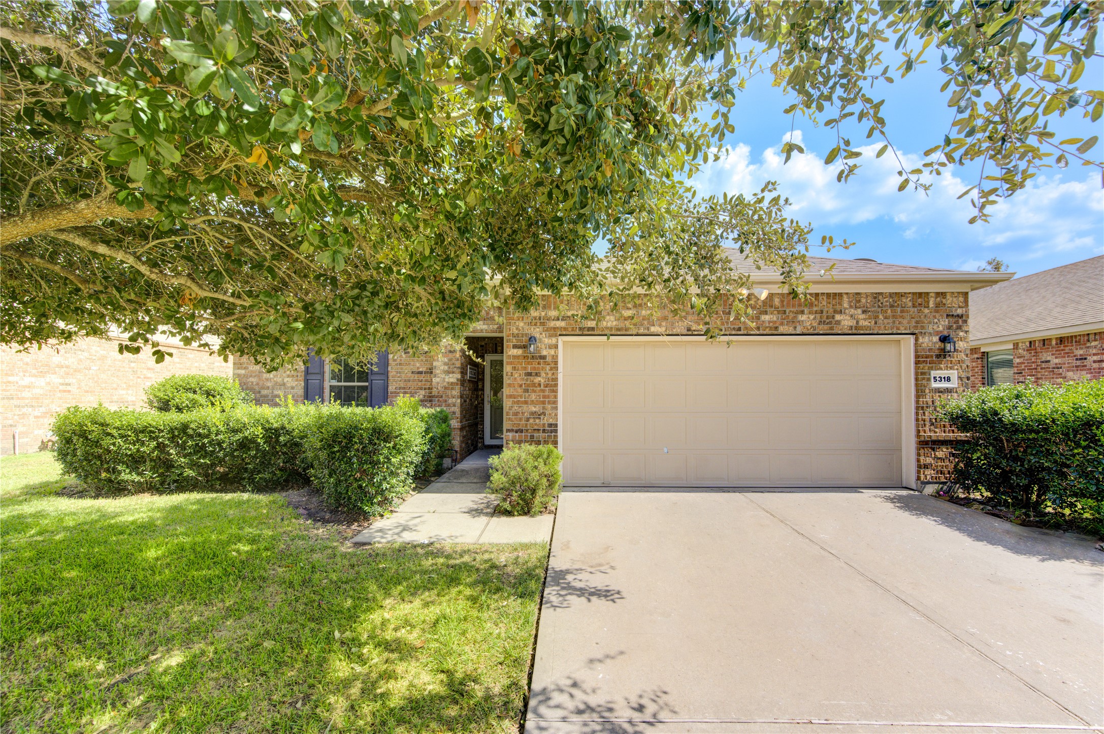 5318 Hickory Harvest Drive Property Photo 4