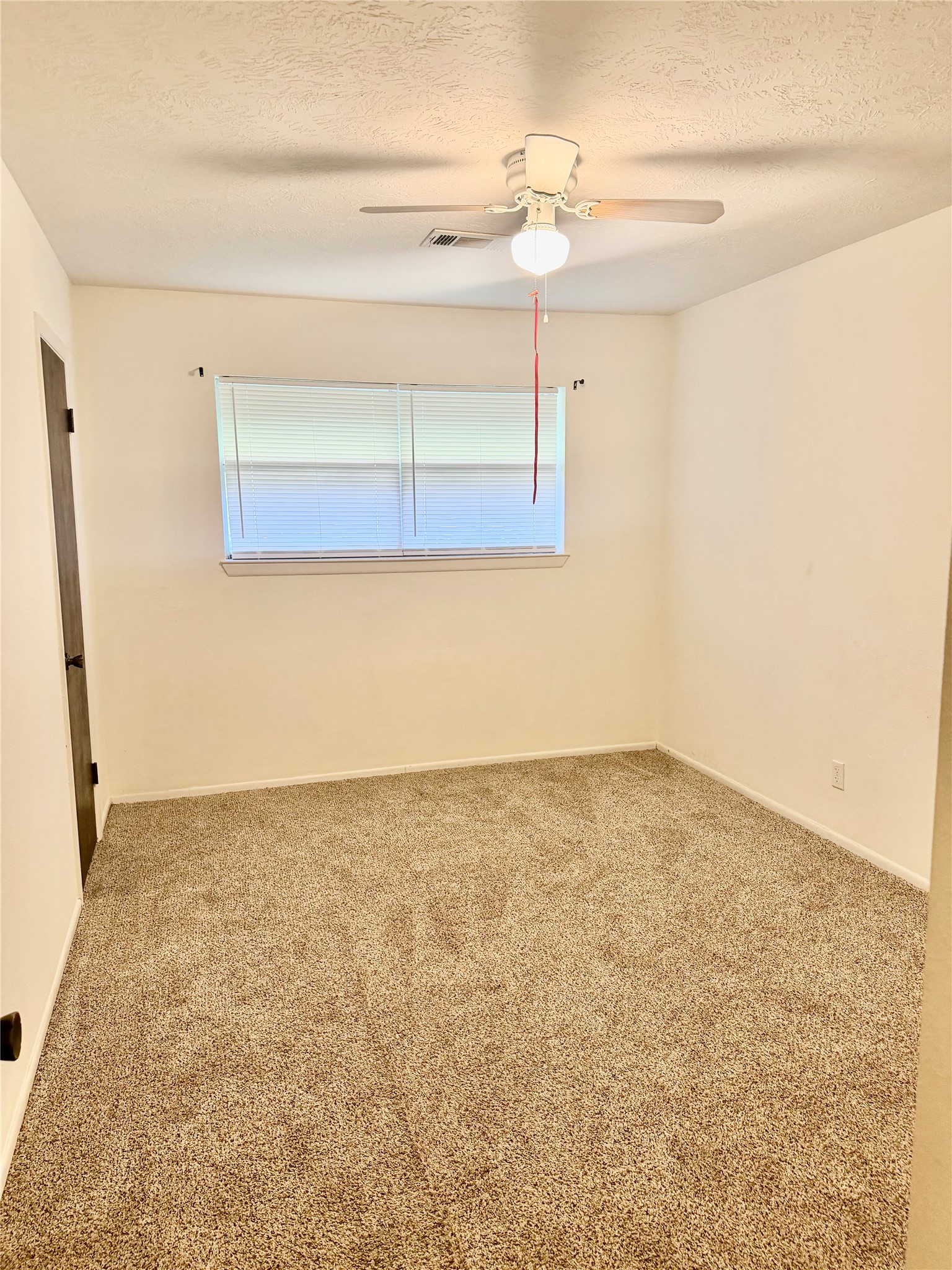 501 E Oak Street Property Photo 5