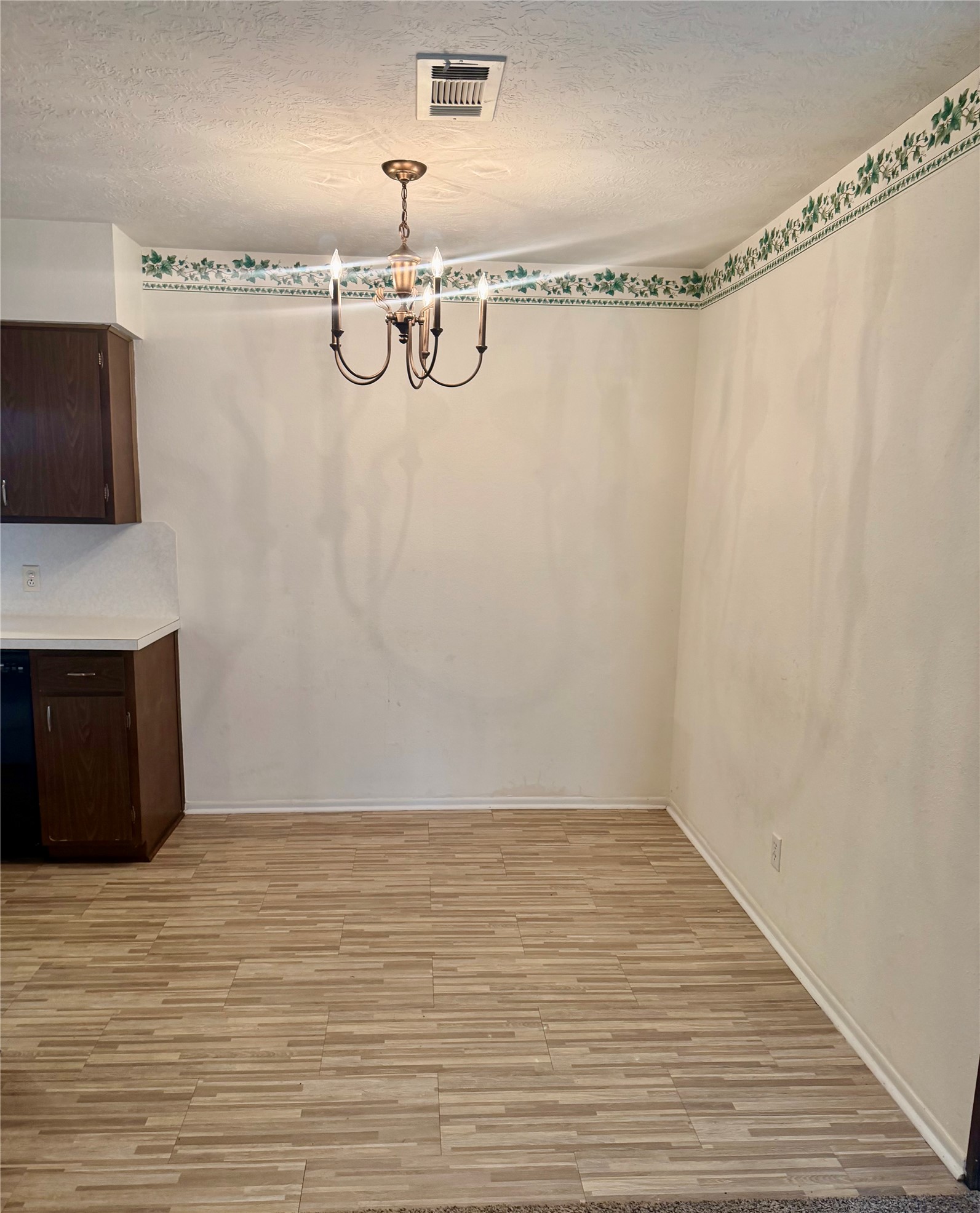 501 E Oak Street Property Photo 13