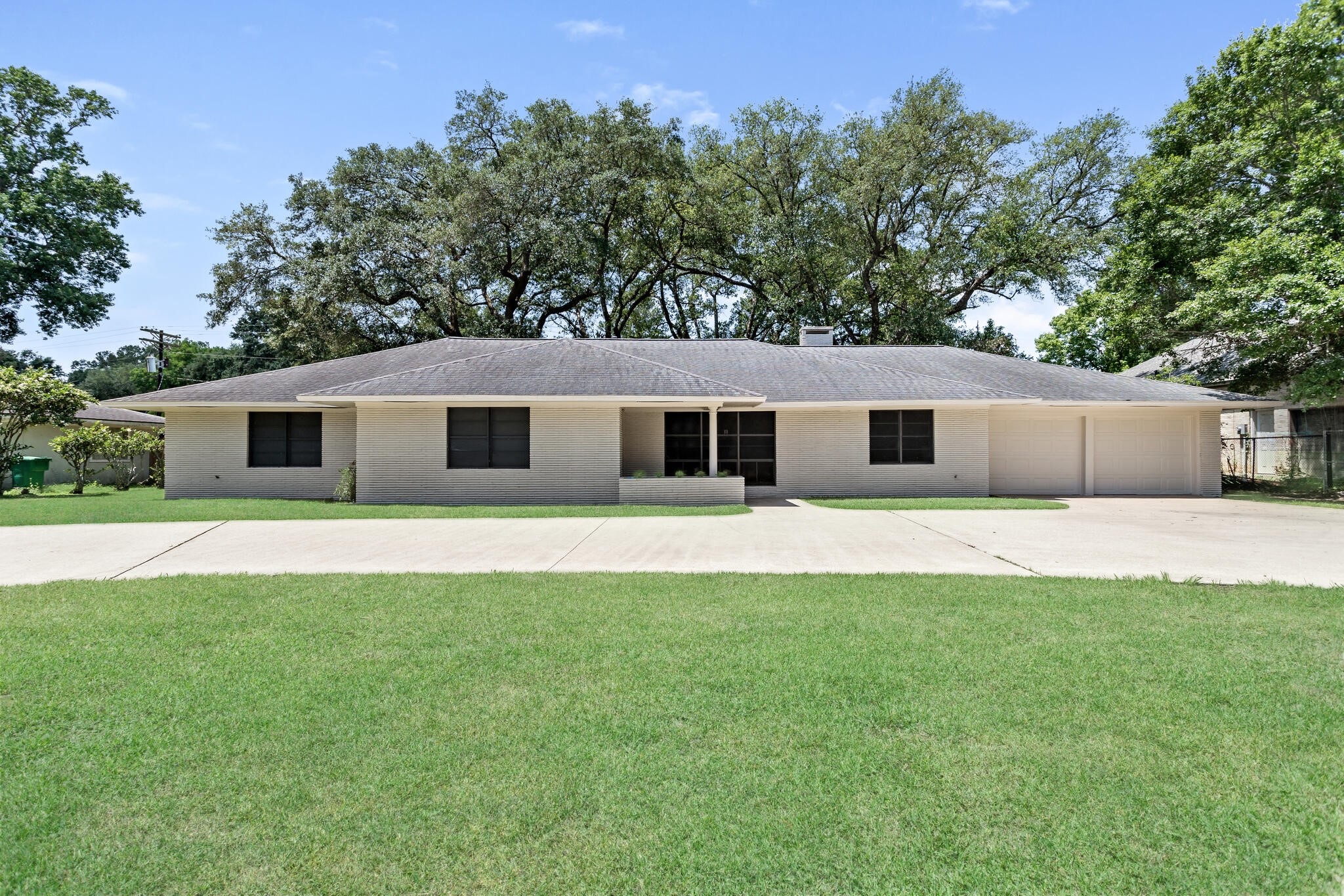 735 Belvedere Drive Property Photo 1