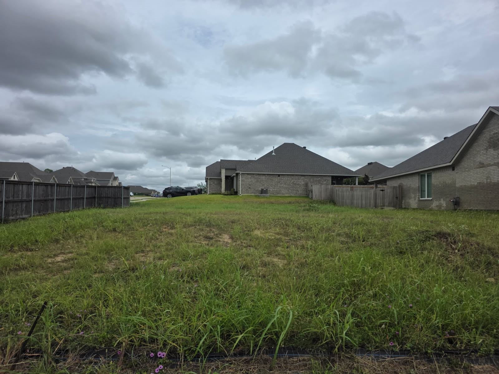 2065 Winepress Road Property Photo 1