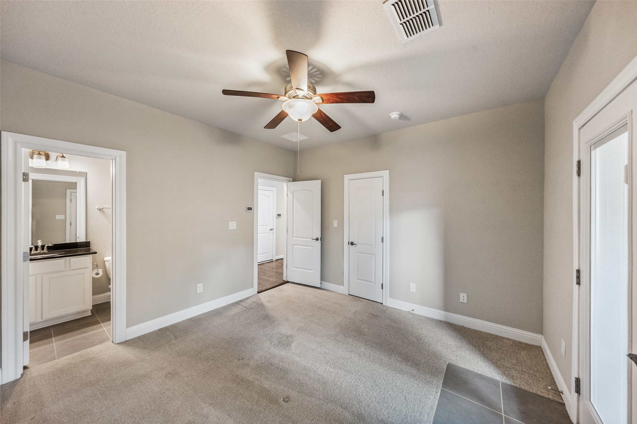 6005 Kansas Street B Property Photo 5