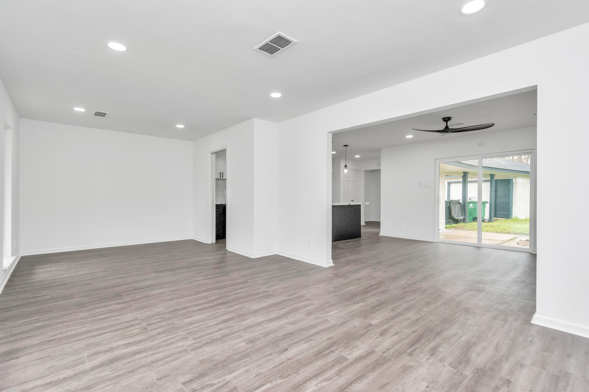 5006 Heatherbloom Drive Property Photo 6