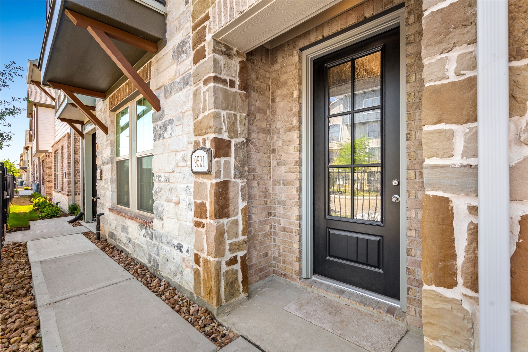 9521 Towne Lake Parkway Property Photo 1