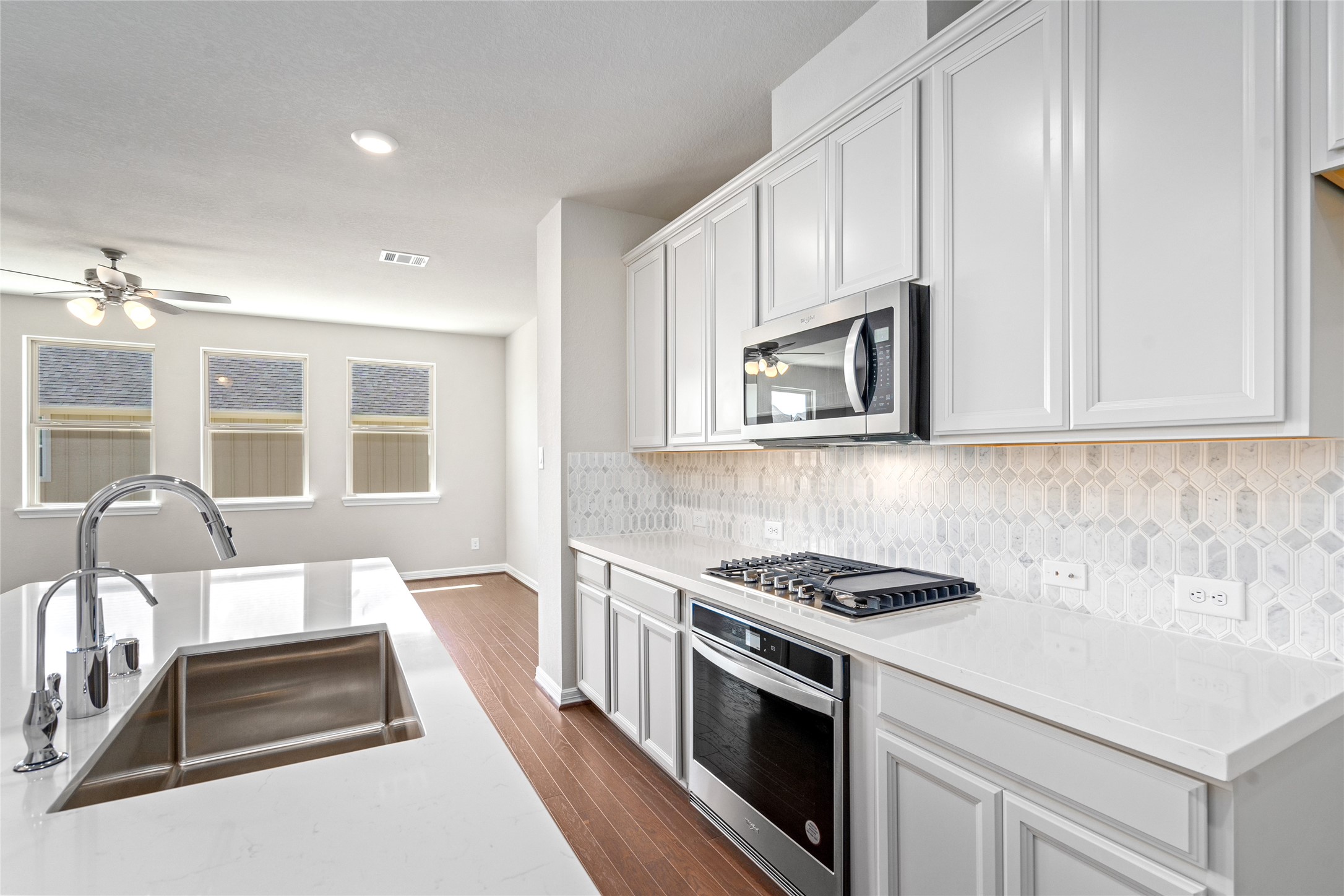 9521 Towne Lake Parkway Property Photo 4