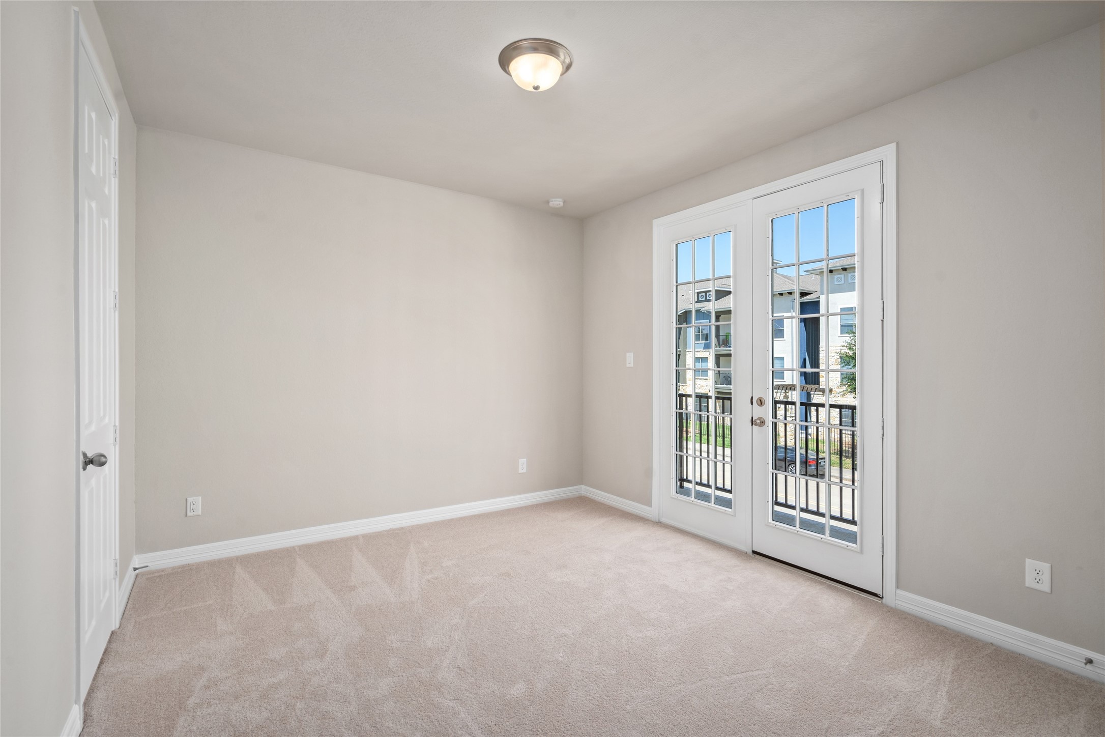 9521 Towne Lake Parkway Property Photo 8