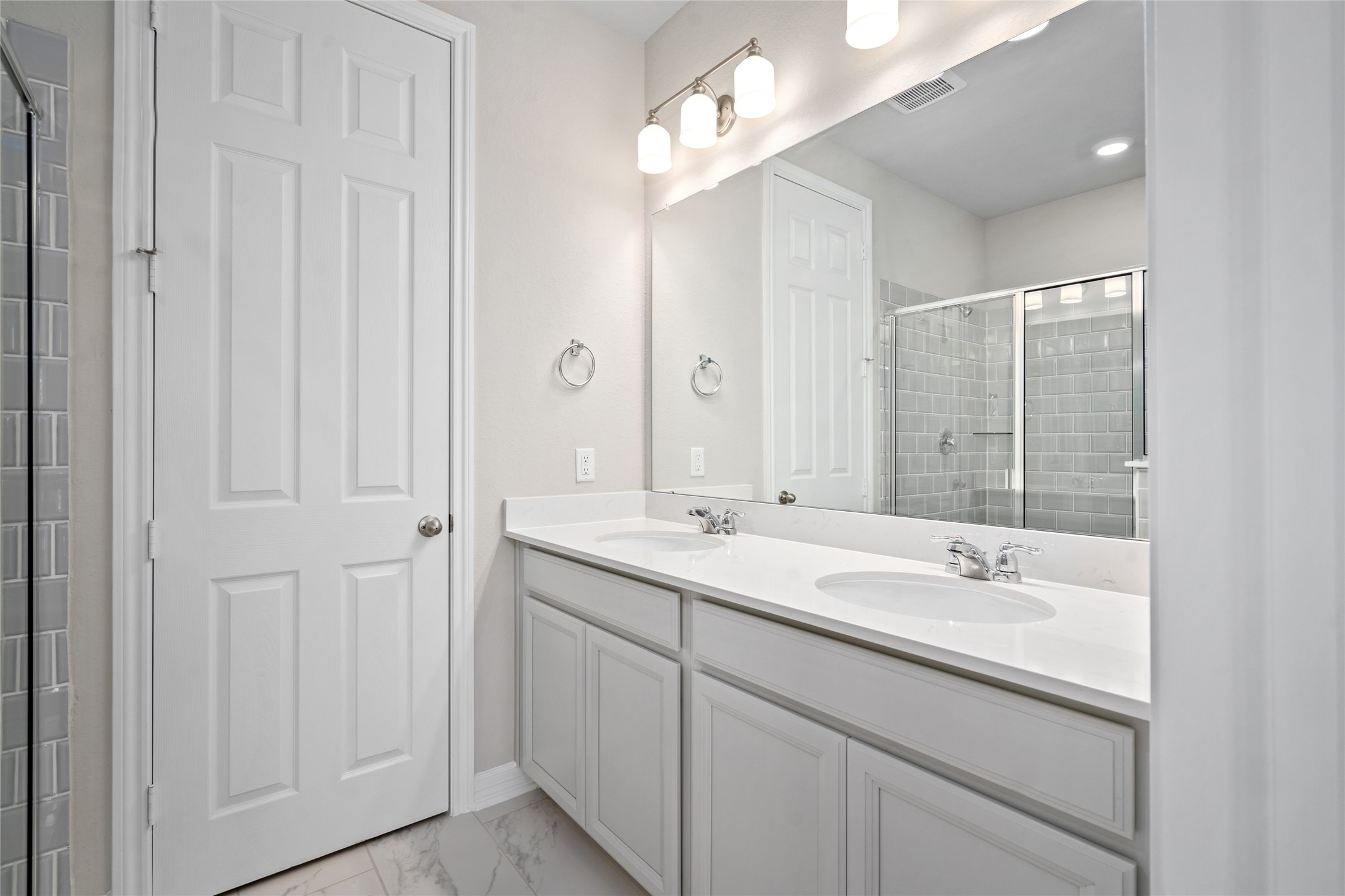 9521 Towne Lake Parkway Property Photo 11