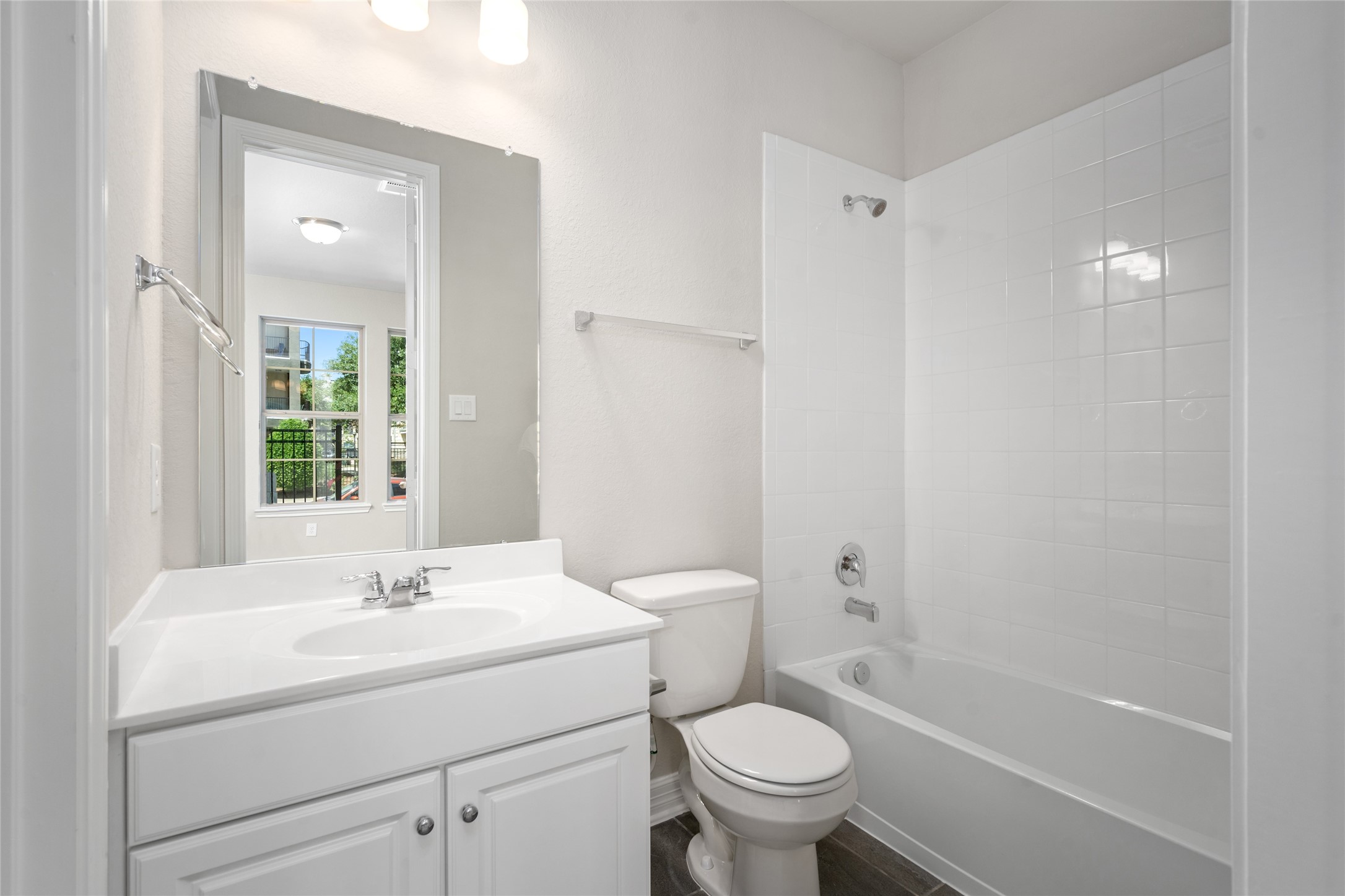 9521 Towne Lake Parkway Property Photo 17