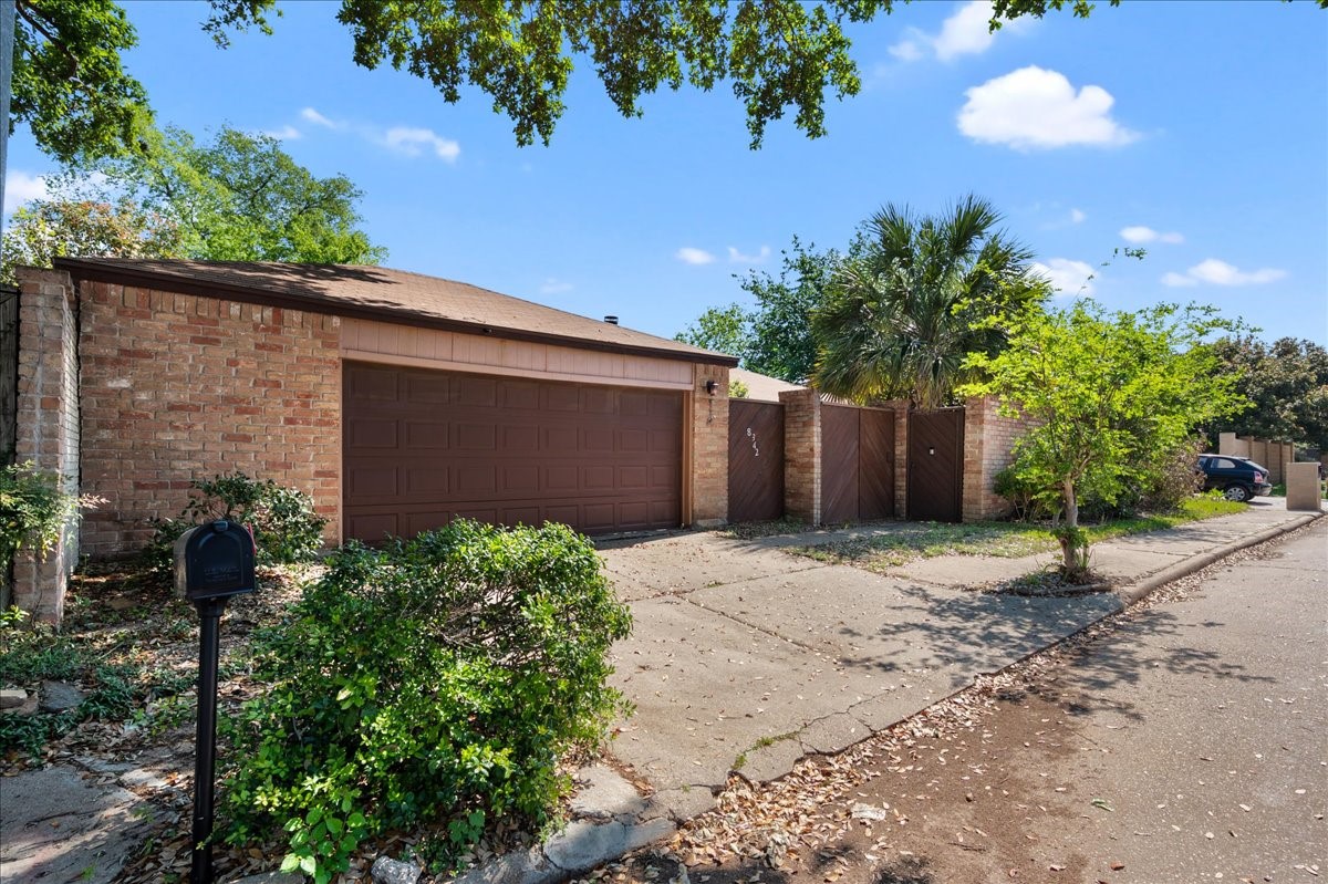 8342 Silvan Wind Lane Property Photo 2