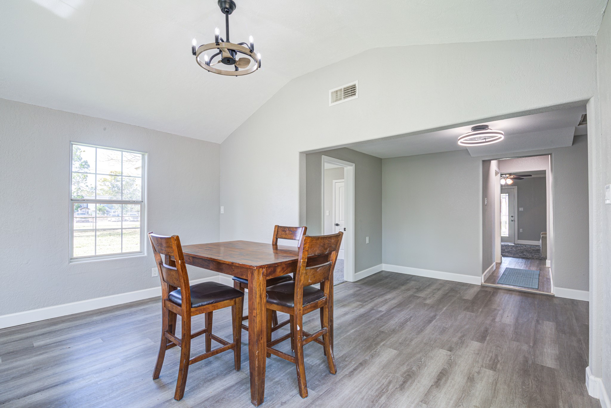 1111 Robinson Street Property Photo 6