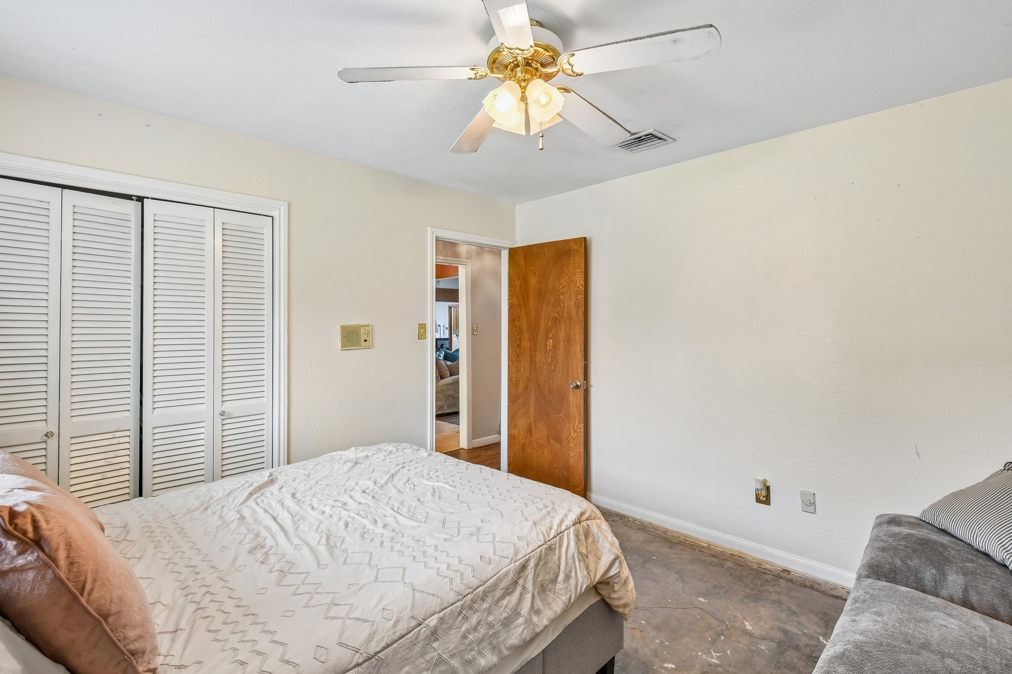 401 Southern Oaks Drive Property Photo 32
