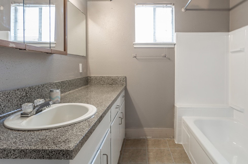 1305 Memorial Drive 06 Property Photo 11