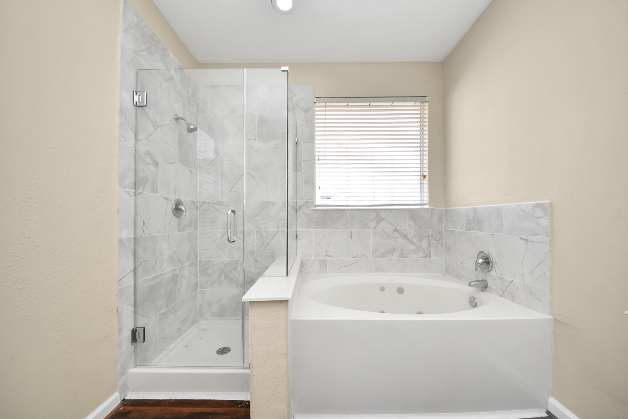 5519 Gatesprings Lane Property Photo 11