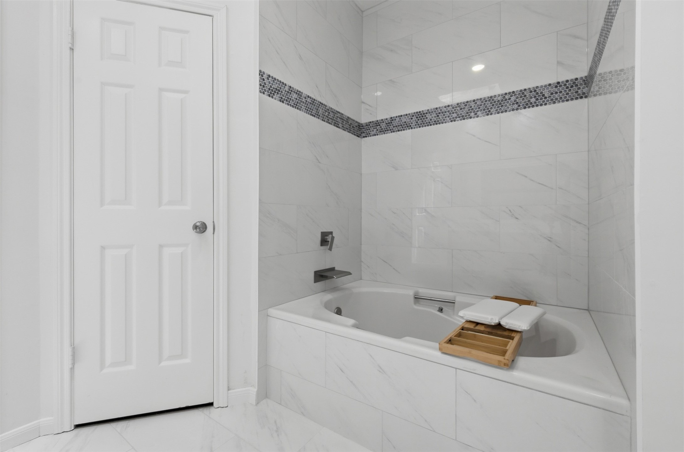 1022 Trapper Hill Drive Property Photo 16