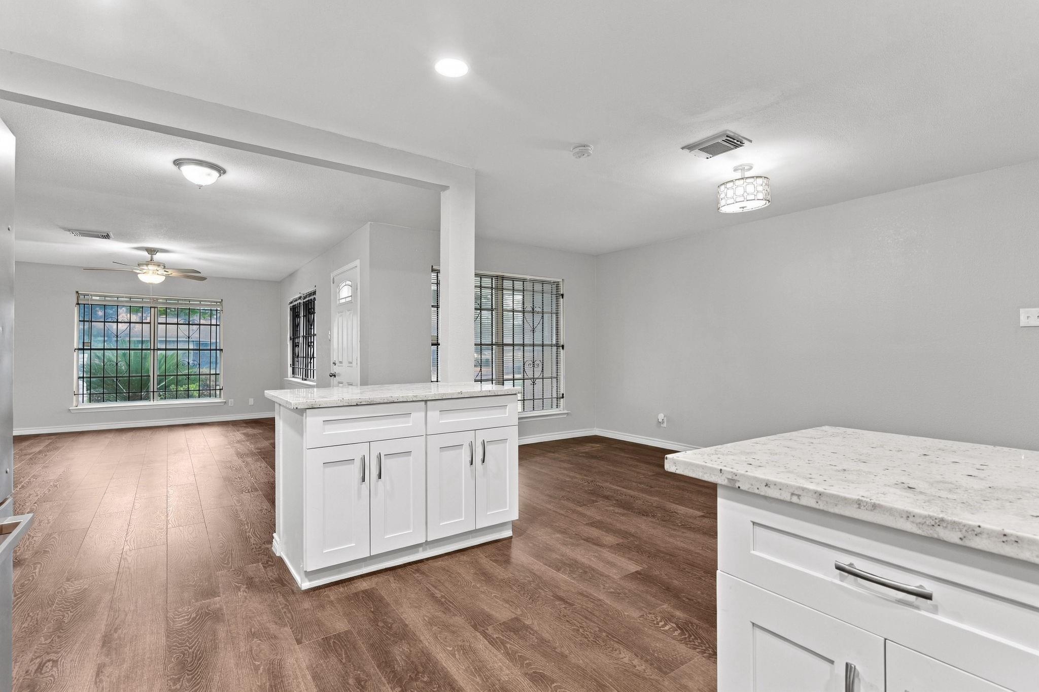5747 Thrush Drive, Houston Tx 77033 Property Photo 6