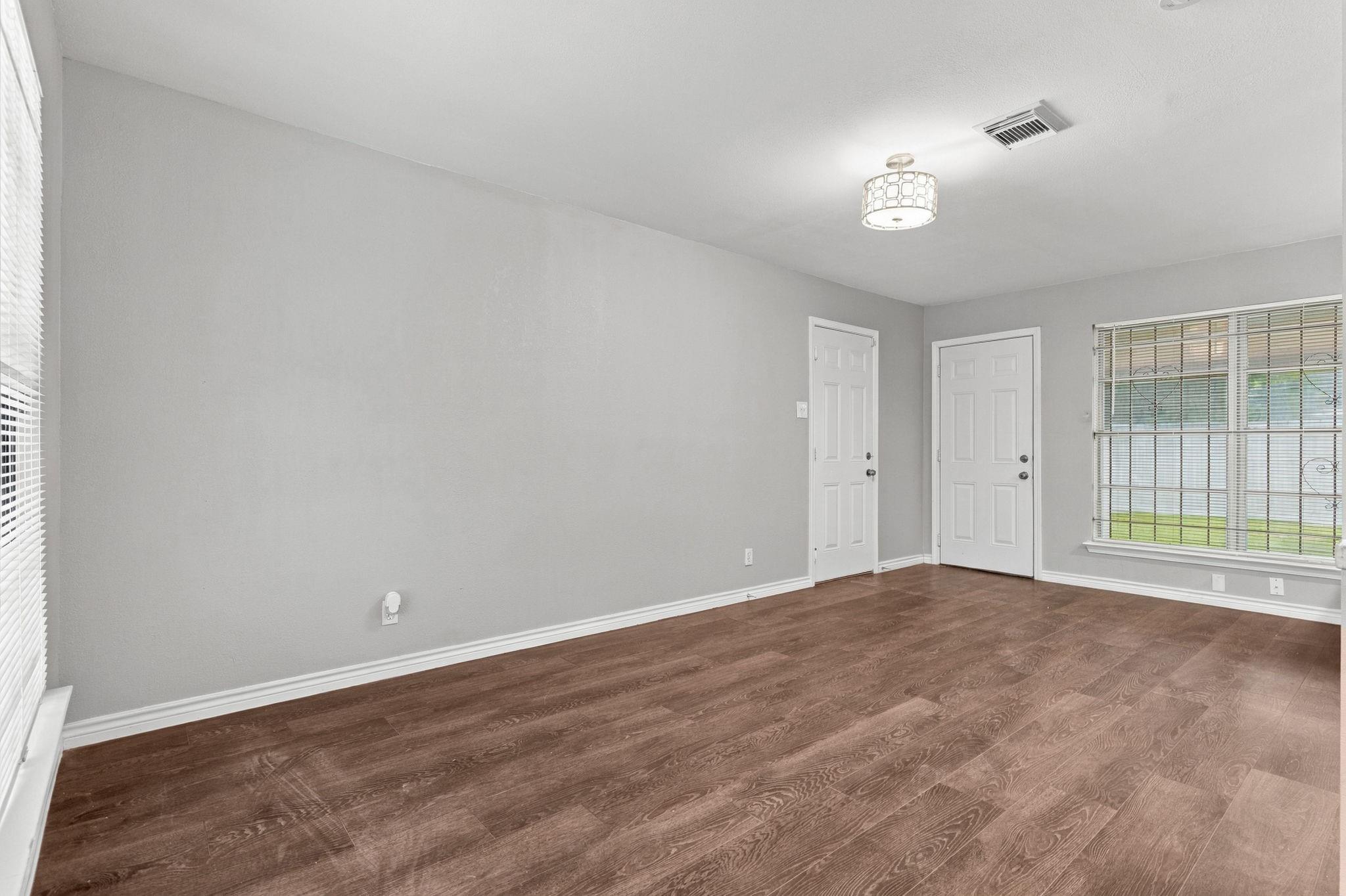 5747 Thrush Drive, Houston Tx 77033 Property Photo 7