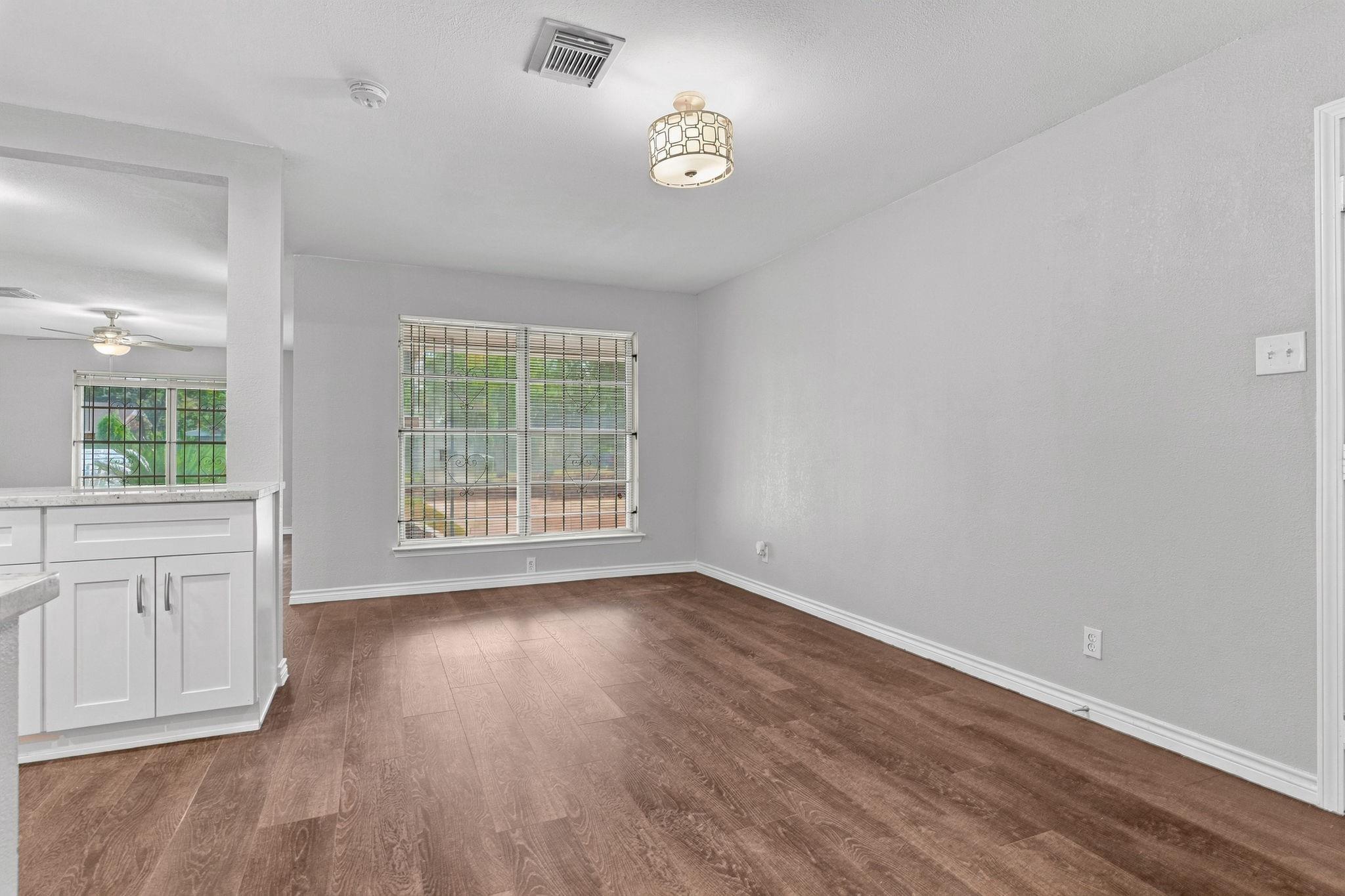 5747 Thrush Drive, Houston Tx 77033 Property Photo 10