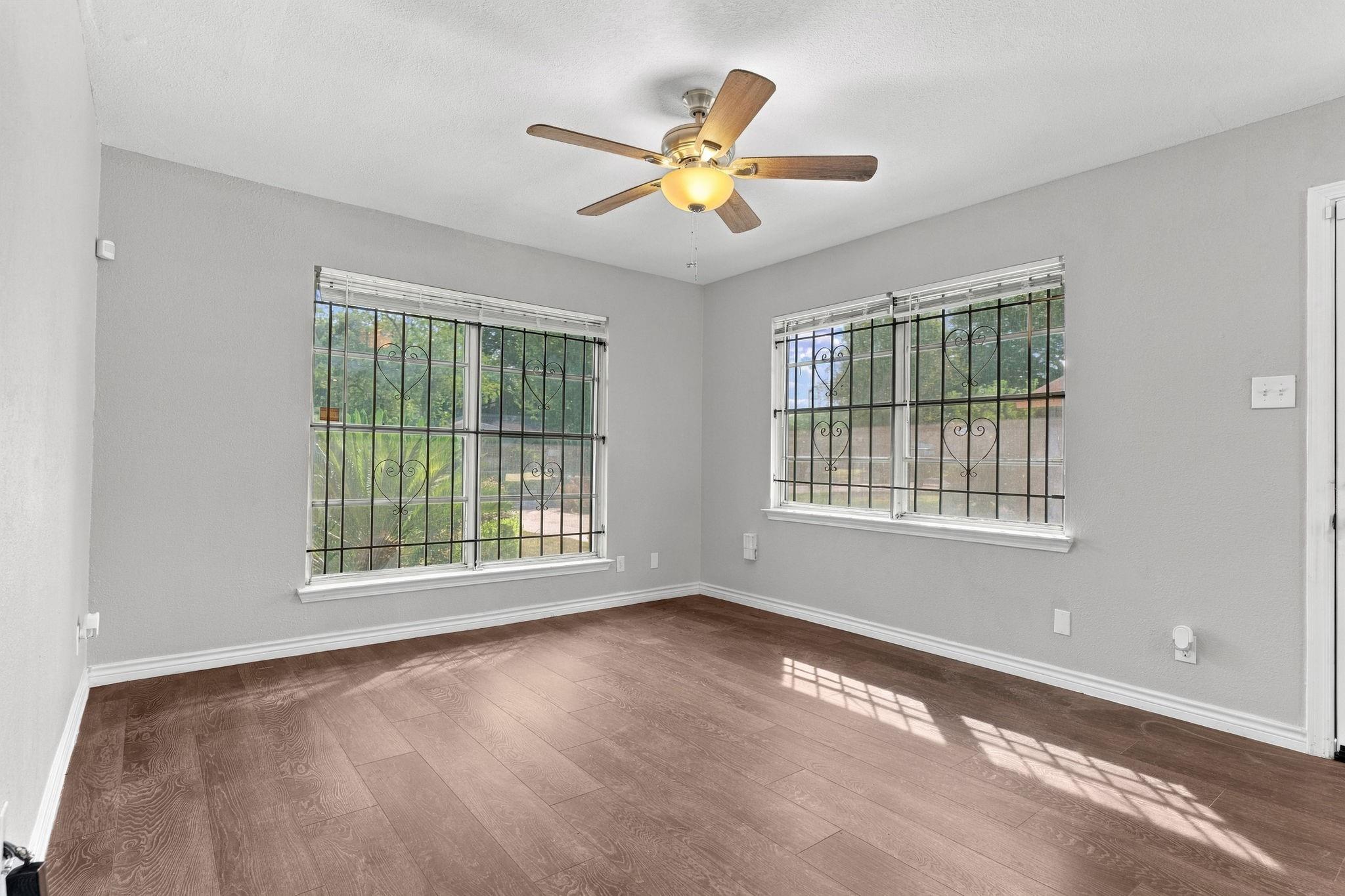 5747 Thrush Drive, Houston Tx 77033 Property Photo 13