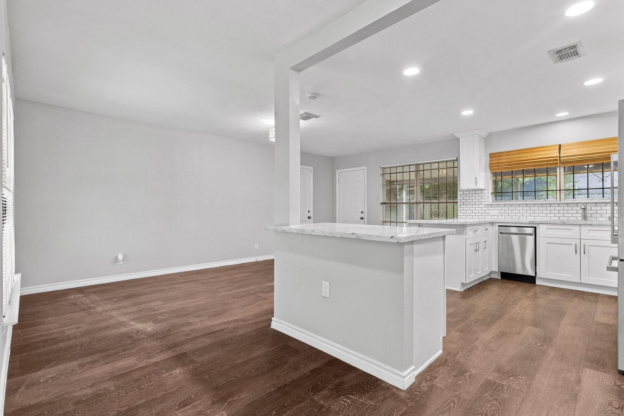 5747 Thrush Drive, Houston Tx 77033 Property Photo 16