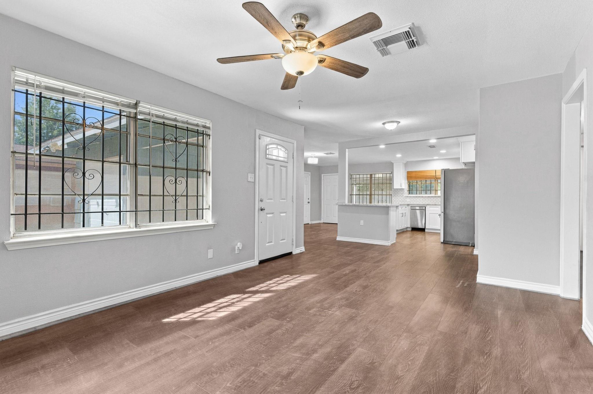 5747 Thrush Drive, Houston Tx 77033 Property Photo 18