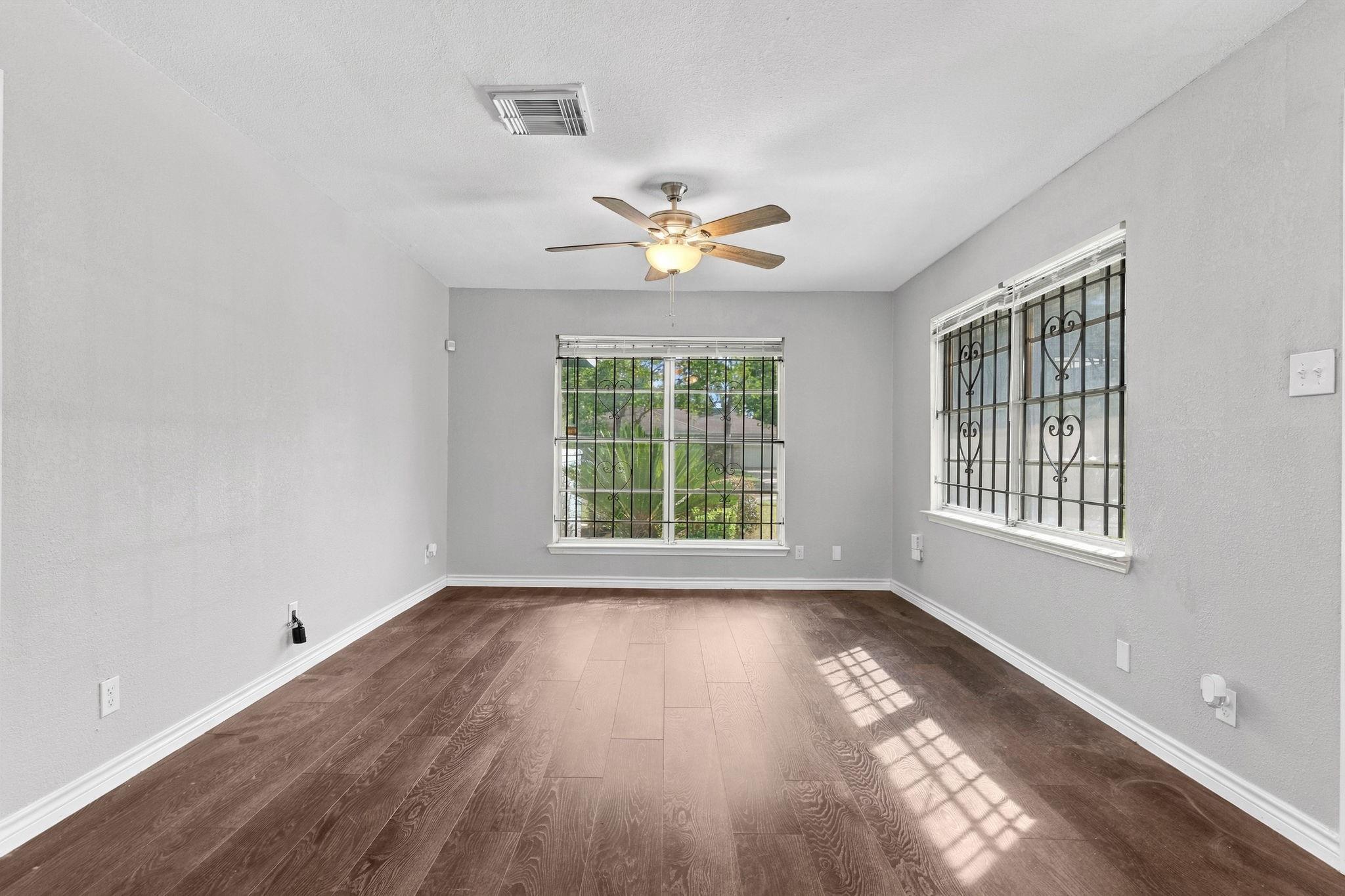 5747 Thrush Drive, Houston Tx 77033 Property Photo 23