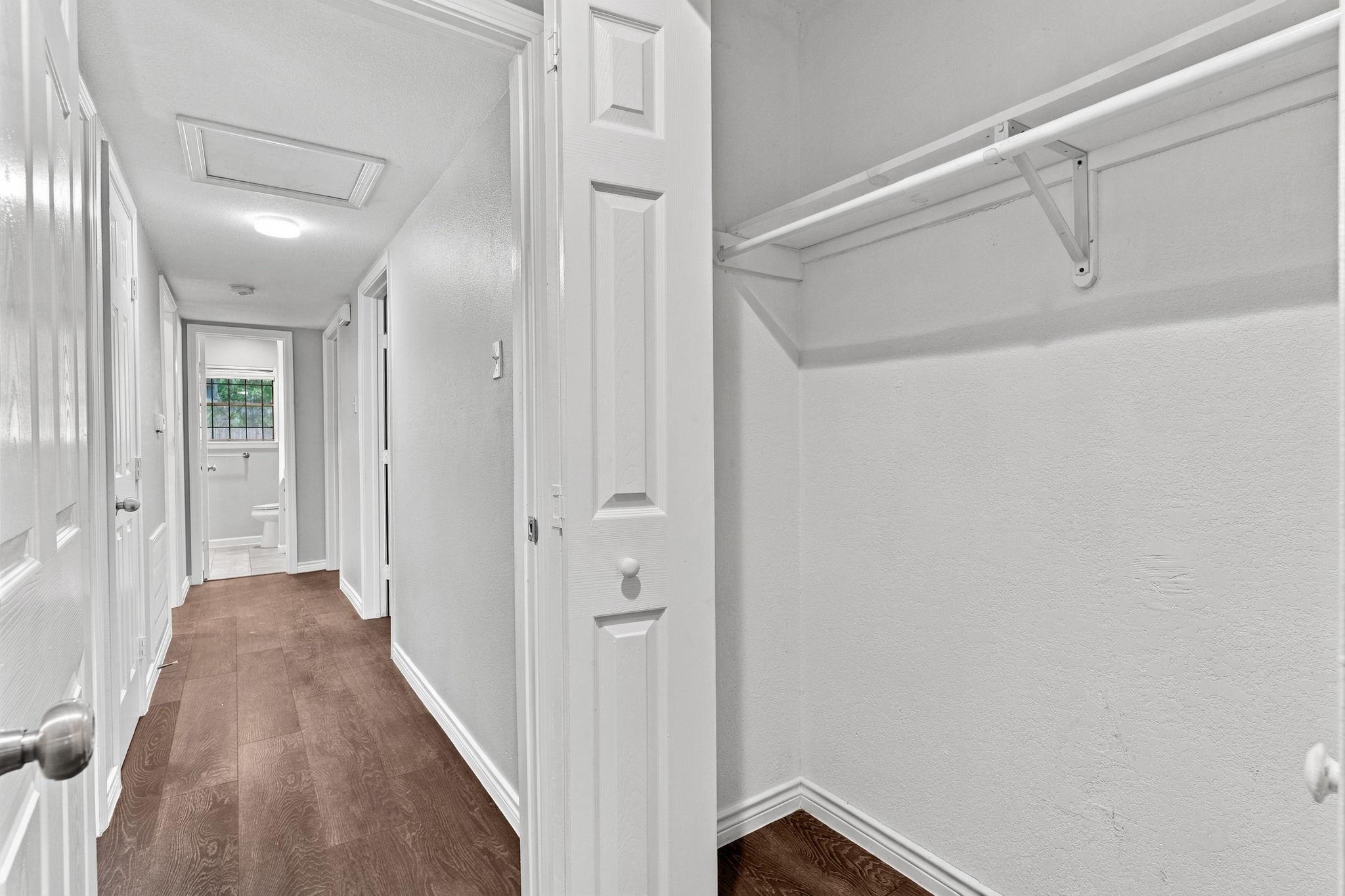 5747 Thrush Drive, Houston Tx 77033 Property Photo 24