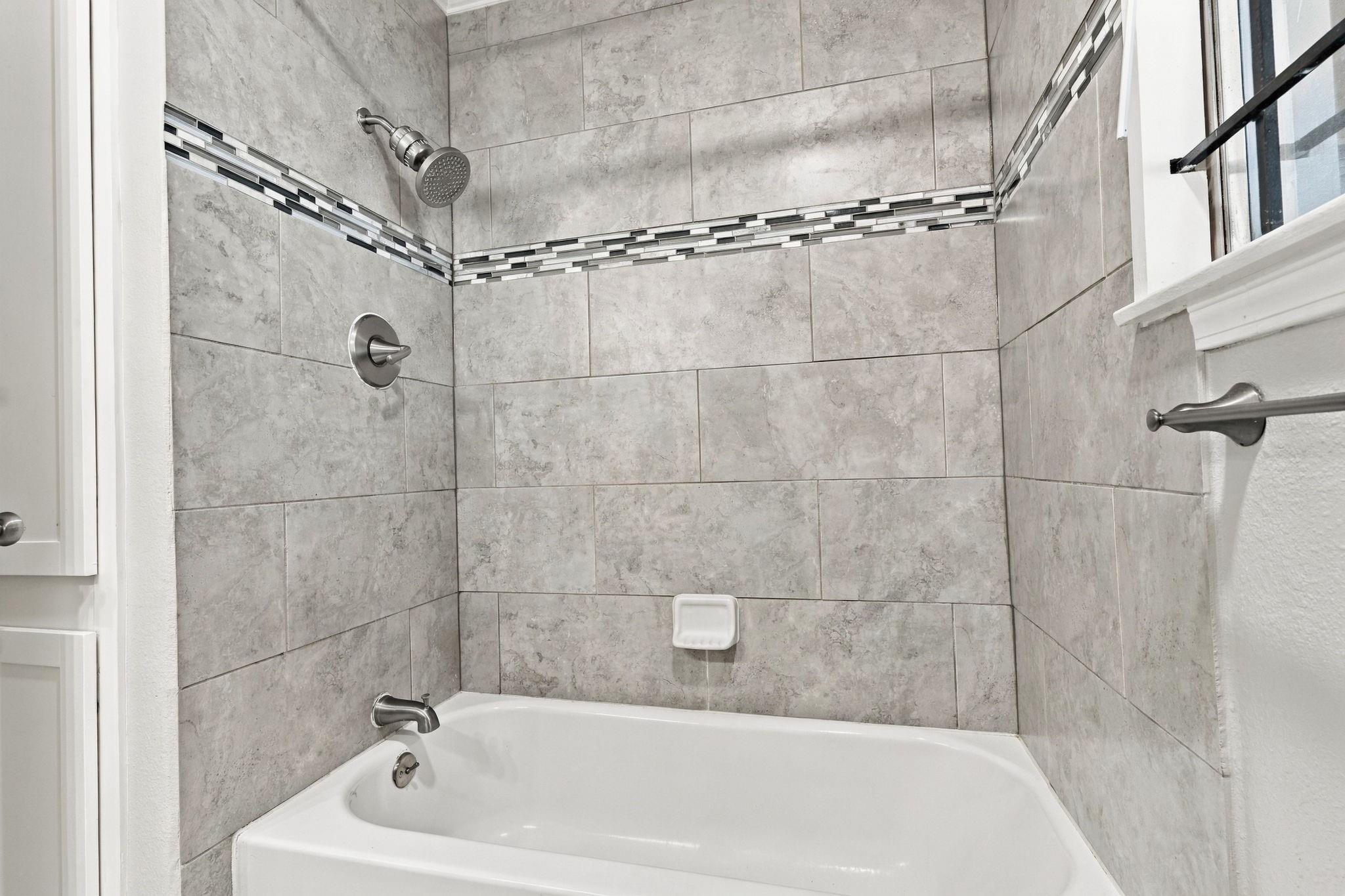 5747 Thrush Drive, Houston Tx 77033 Property Photo 25