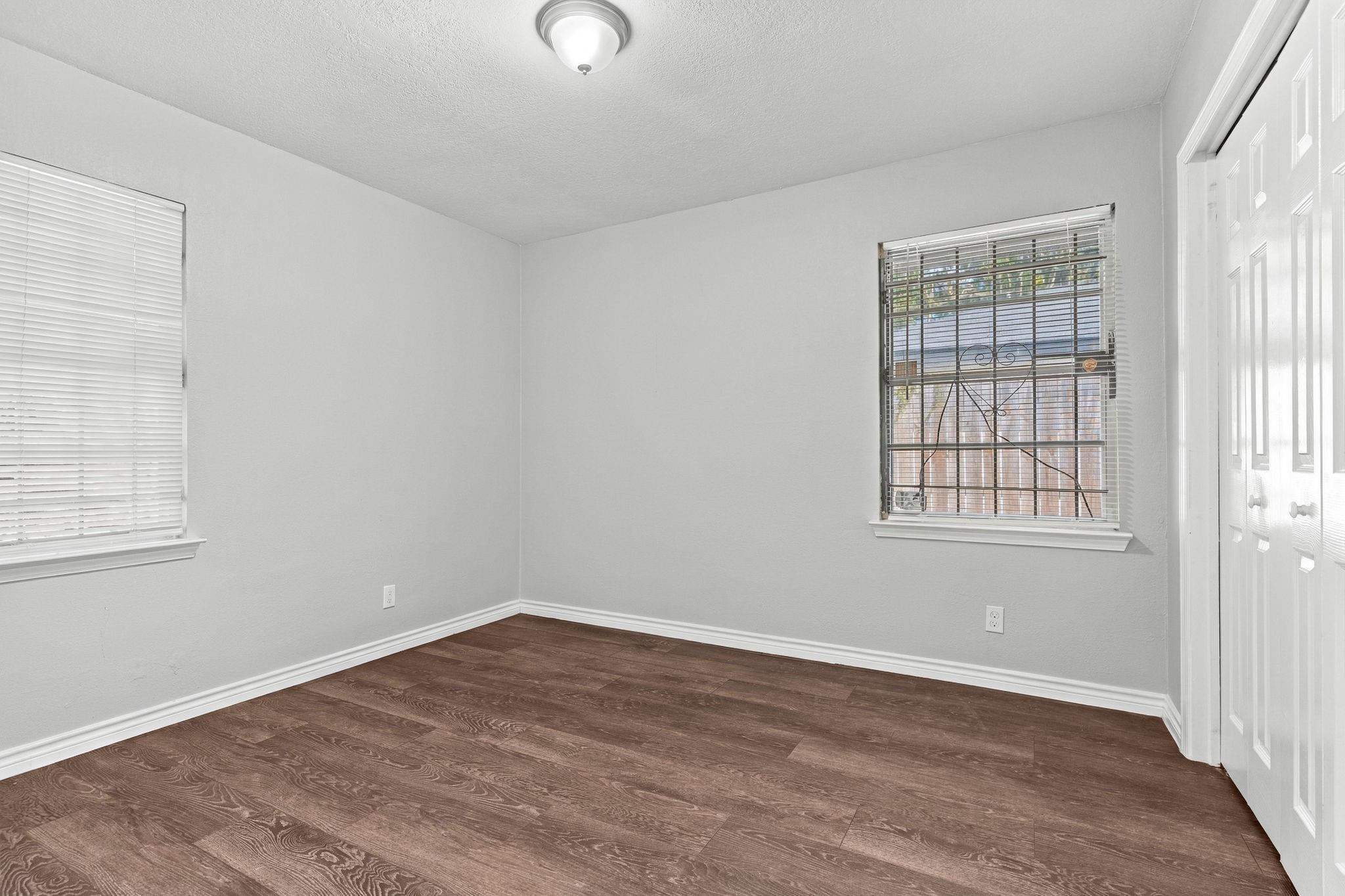 5747 Thrush Drive, Houston Tx 77033 Property Photo 30