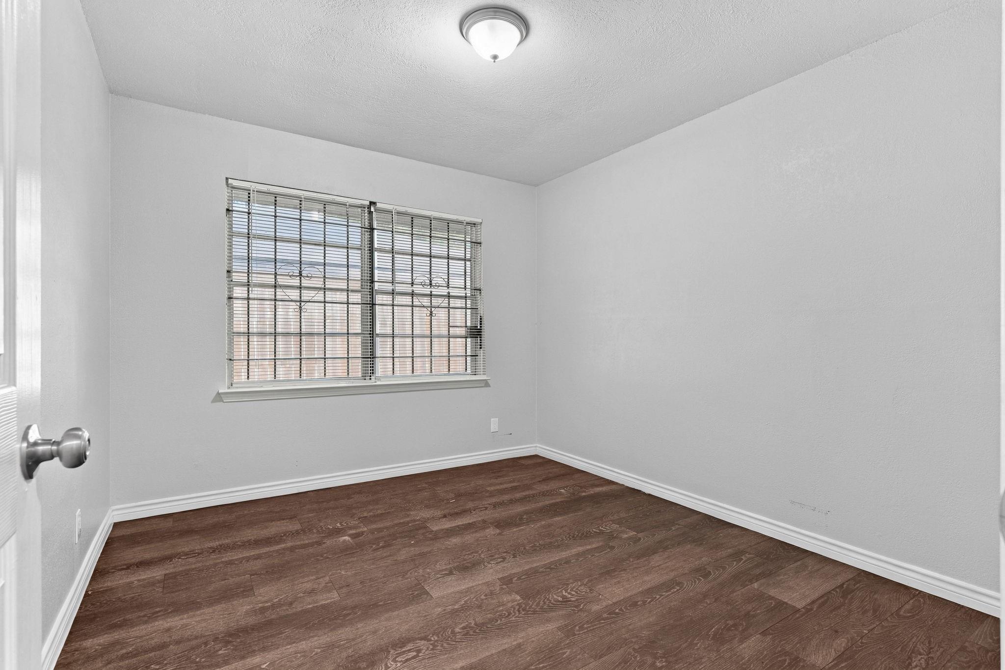 5747 Thrush Drive, Houston Tx 77033 Property Photo 32
