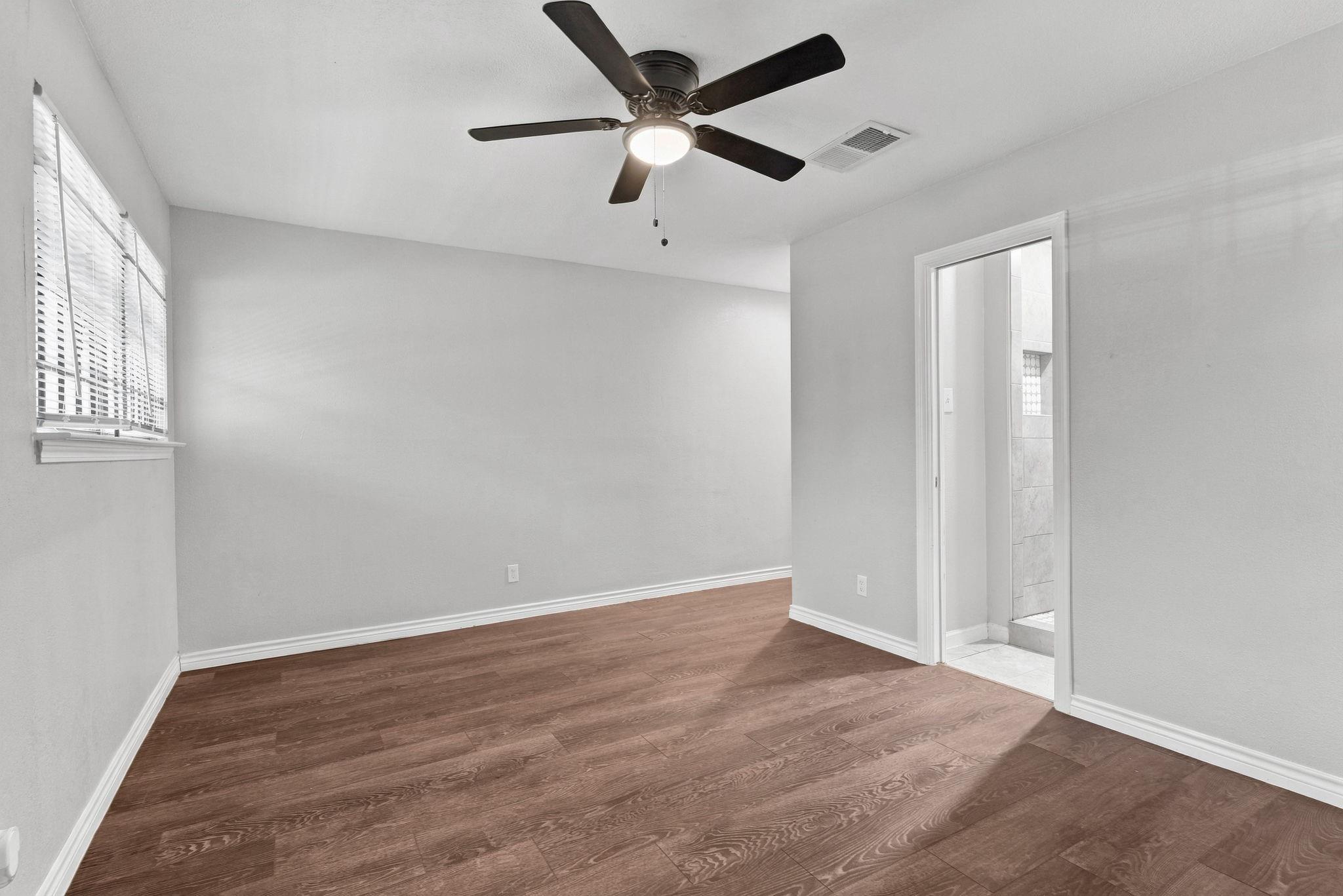 5747 Thrush Drive, Houston Tx 77033 Property Photo 34