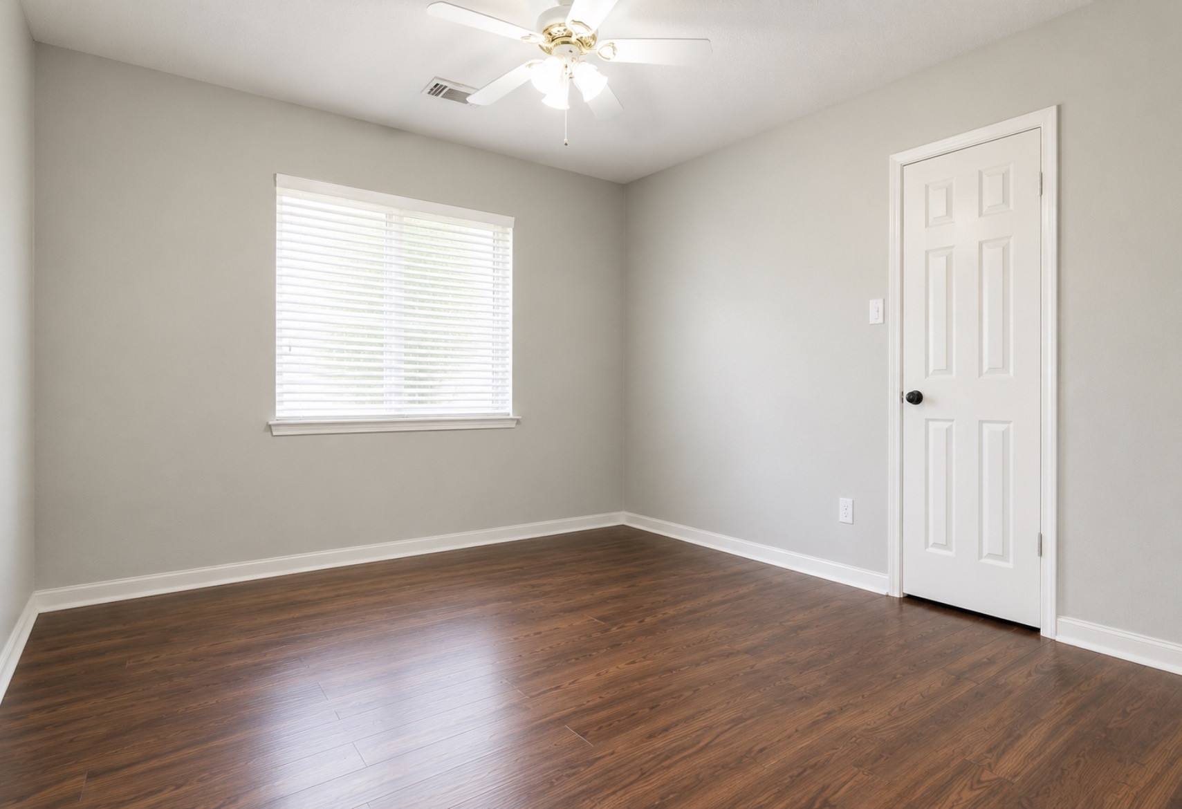 16206 Ruffian Drive Property Photo 12