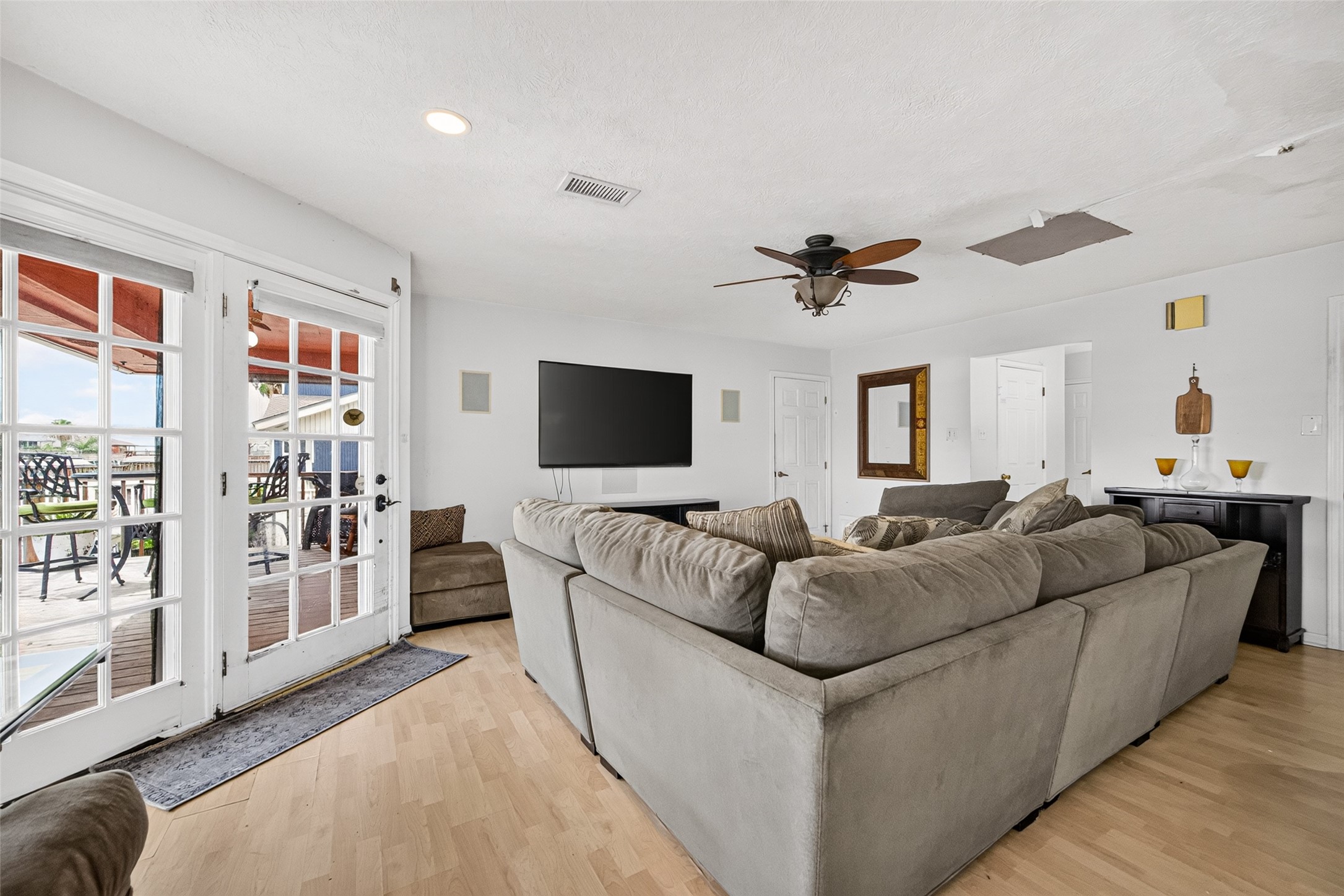 1228 Sailfish Street Property Photo 4