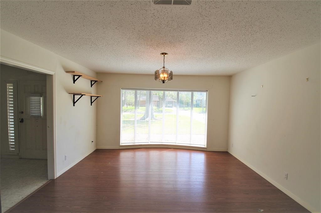 5504 Valerie Street Property Photo 5