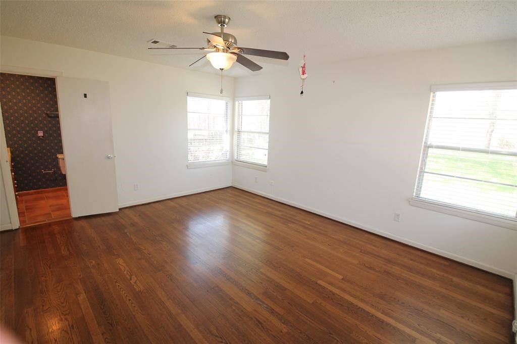 5504 Valerie Street Property Photo 9