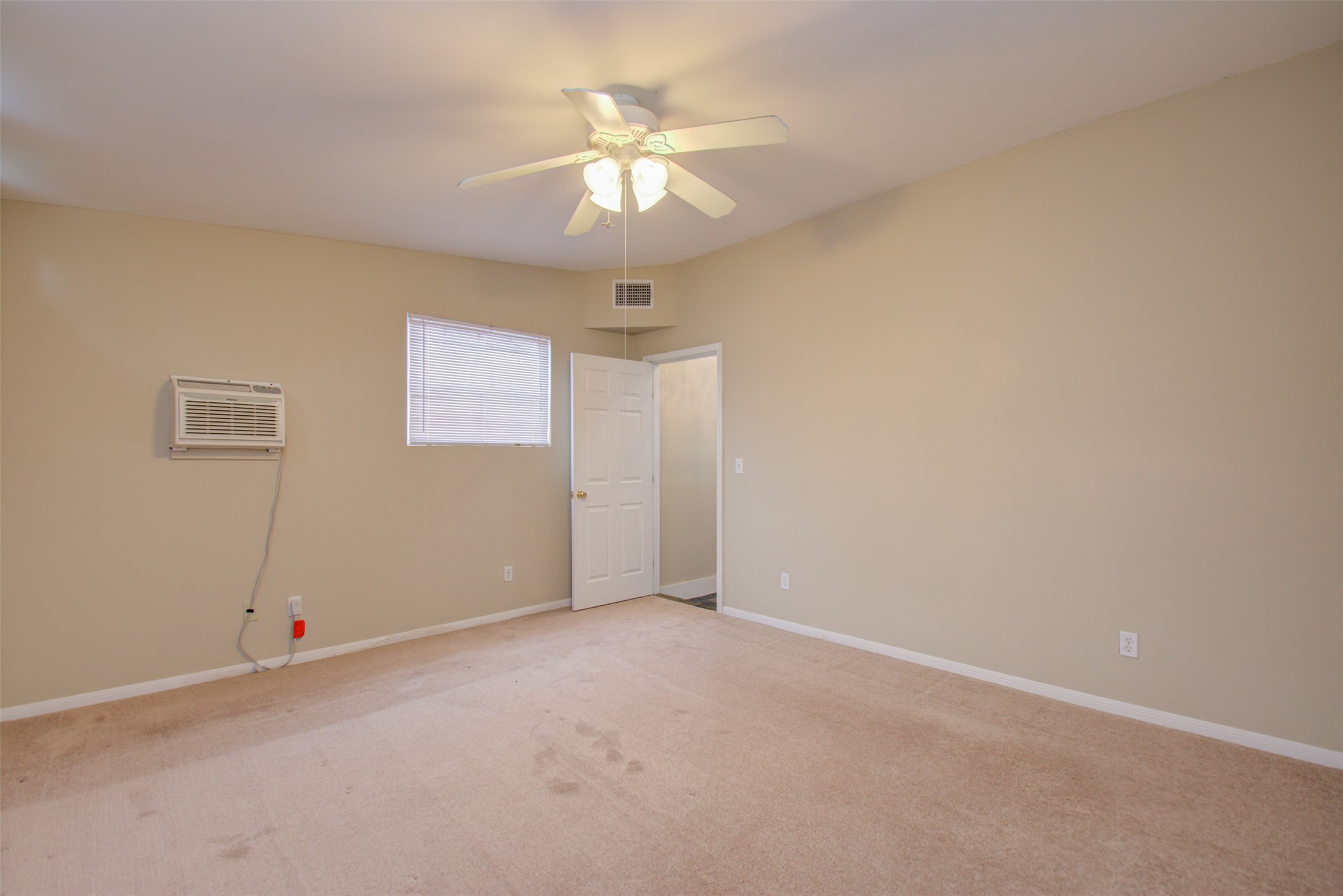 5419 Gulfton Street H Property Photo 15