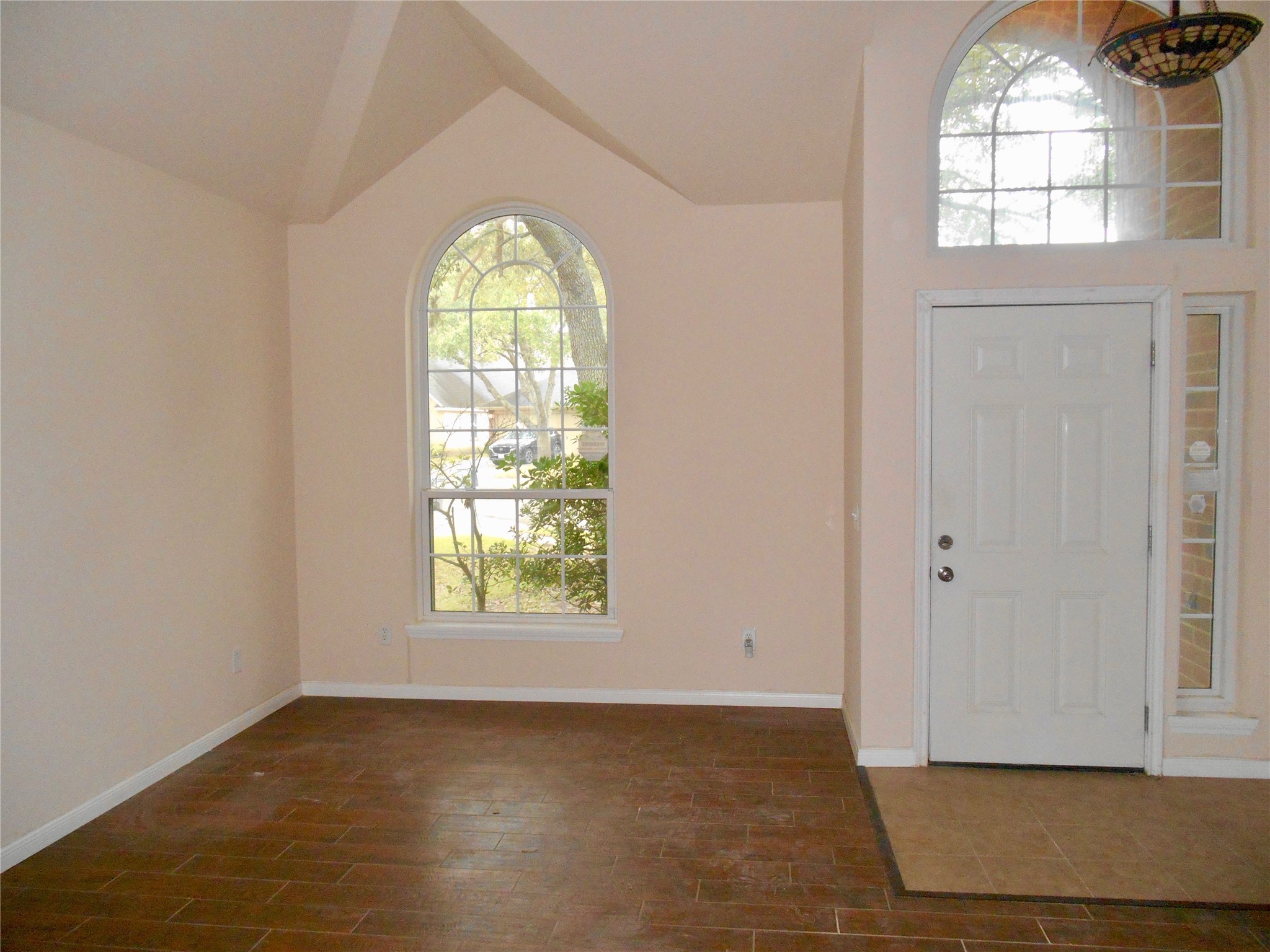 6203 Faulkner Ridge Drive Property Photo 3