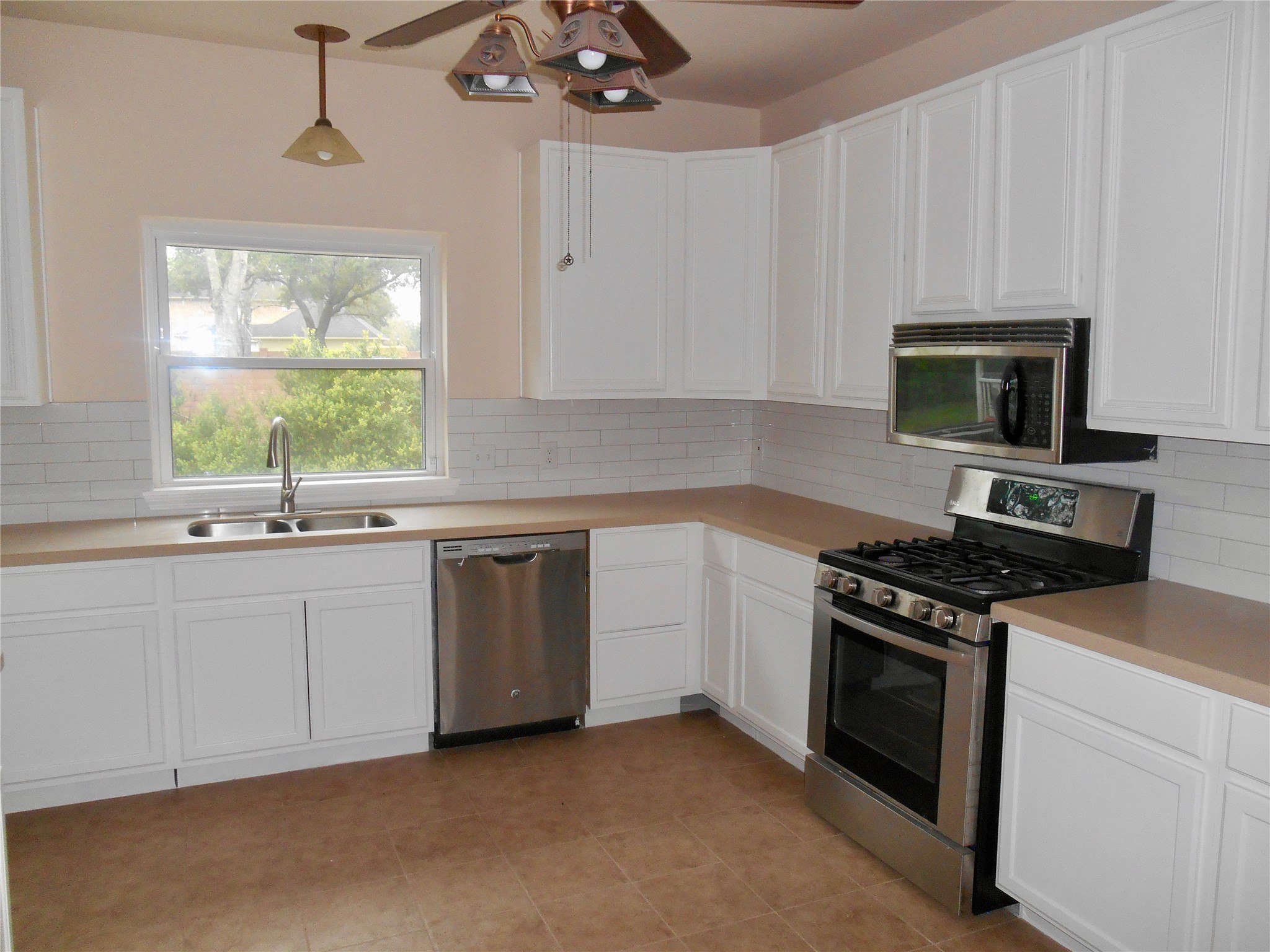 6203 Faulkner Ridge Drive Property Photo 5