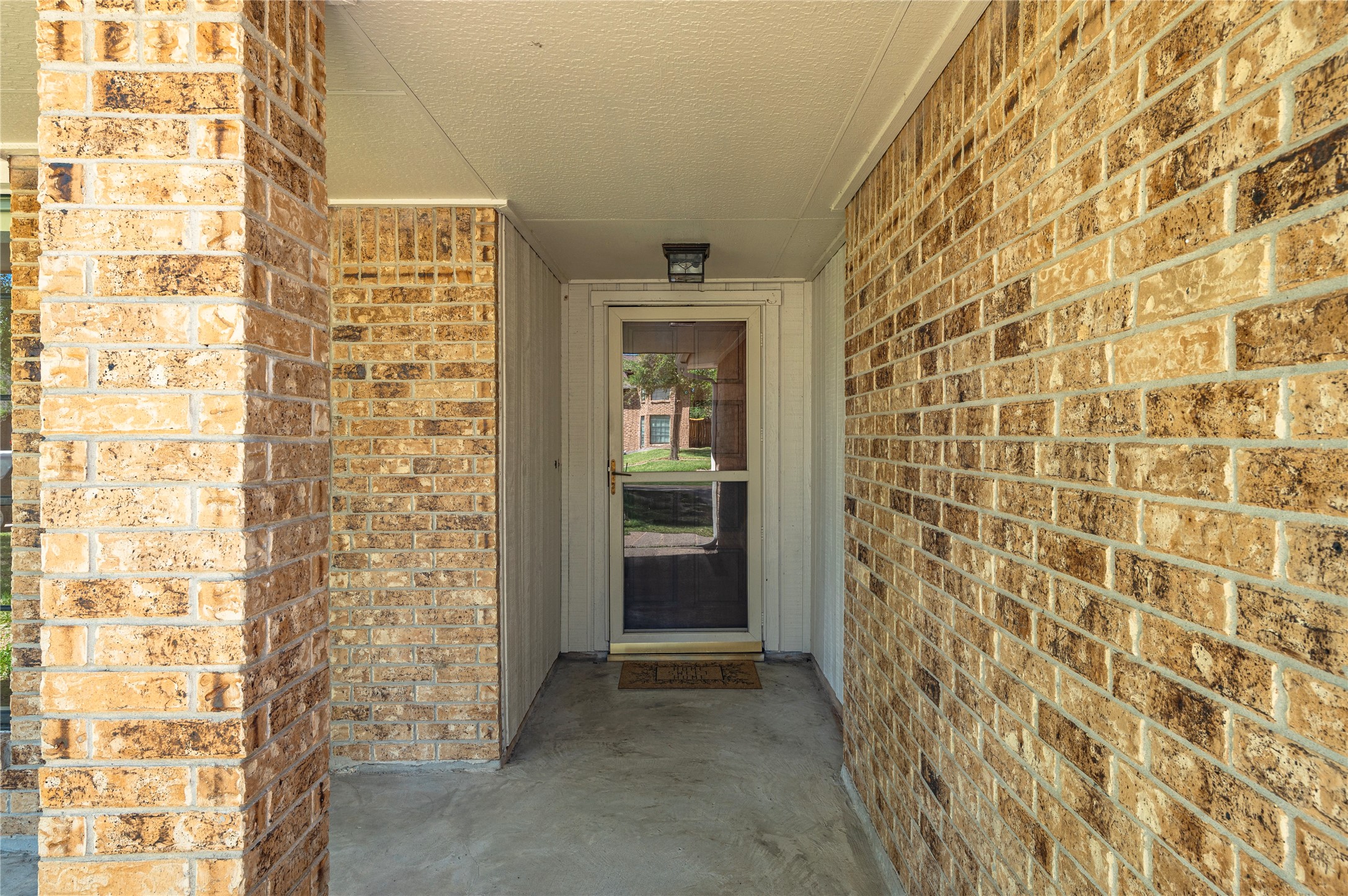 1911 Edinburg Avenue Property Photo 6