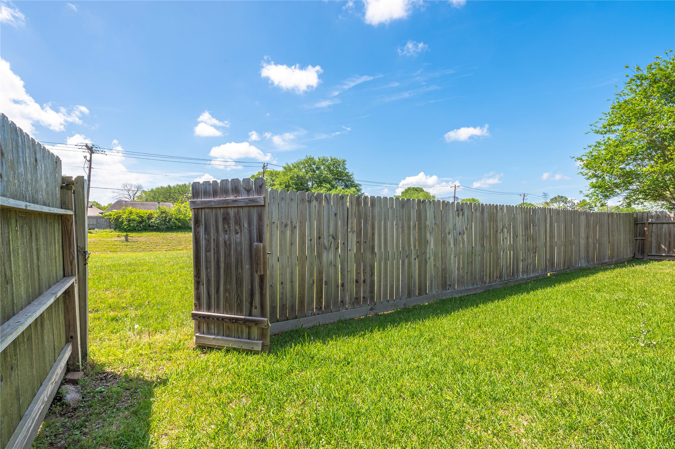 1911 Edinburg Avenue Property Photo 33