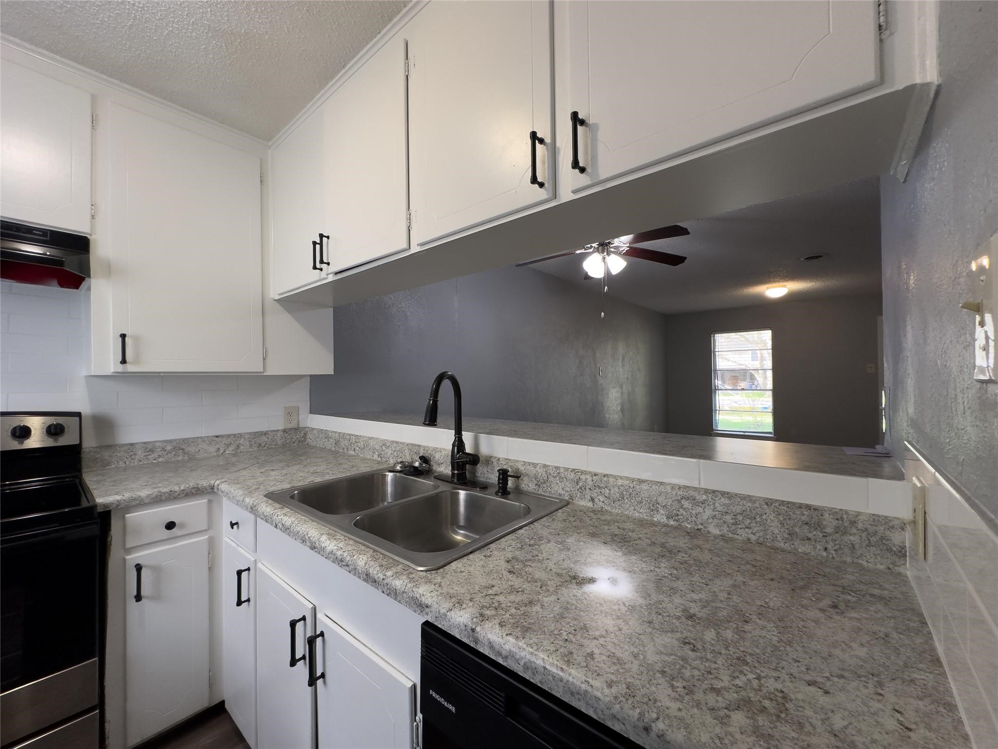 122 N Iowa Avenue 3 Property Photo 6