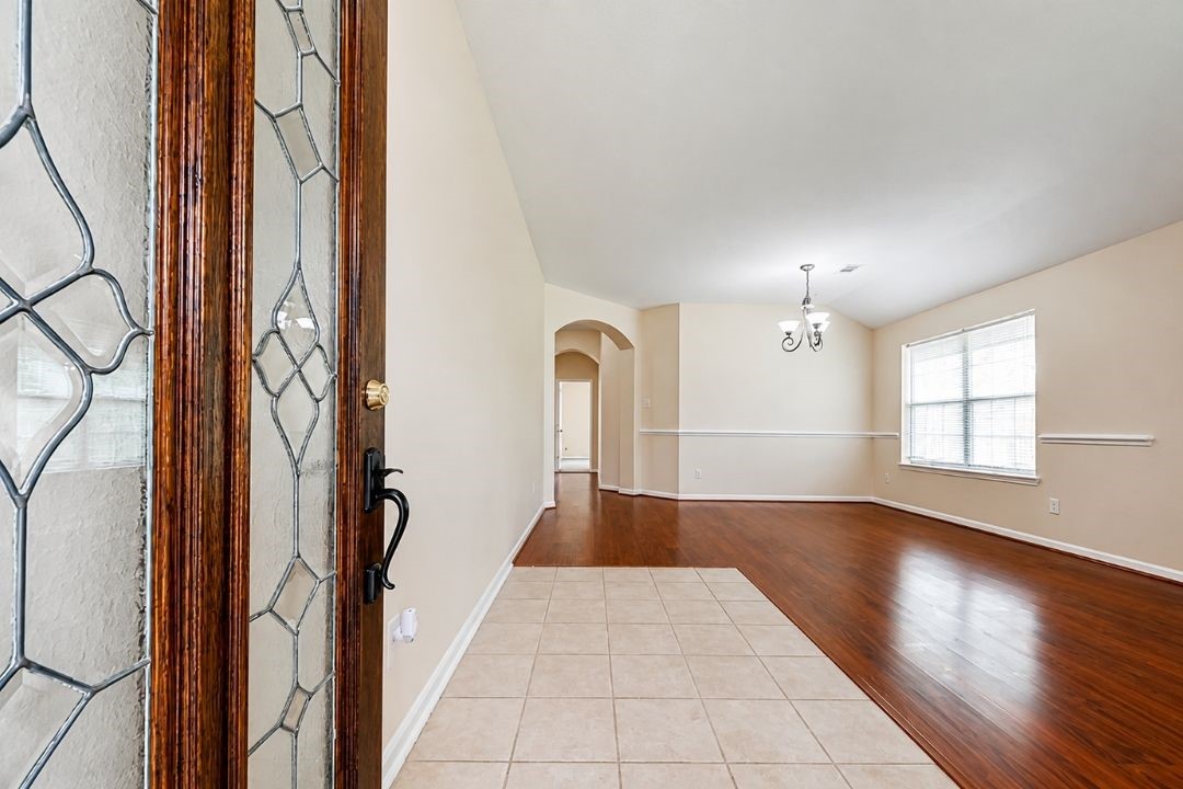 5402 Rosehaven Court Property Photo 3