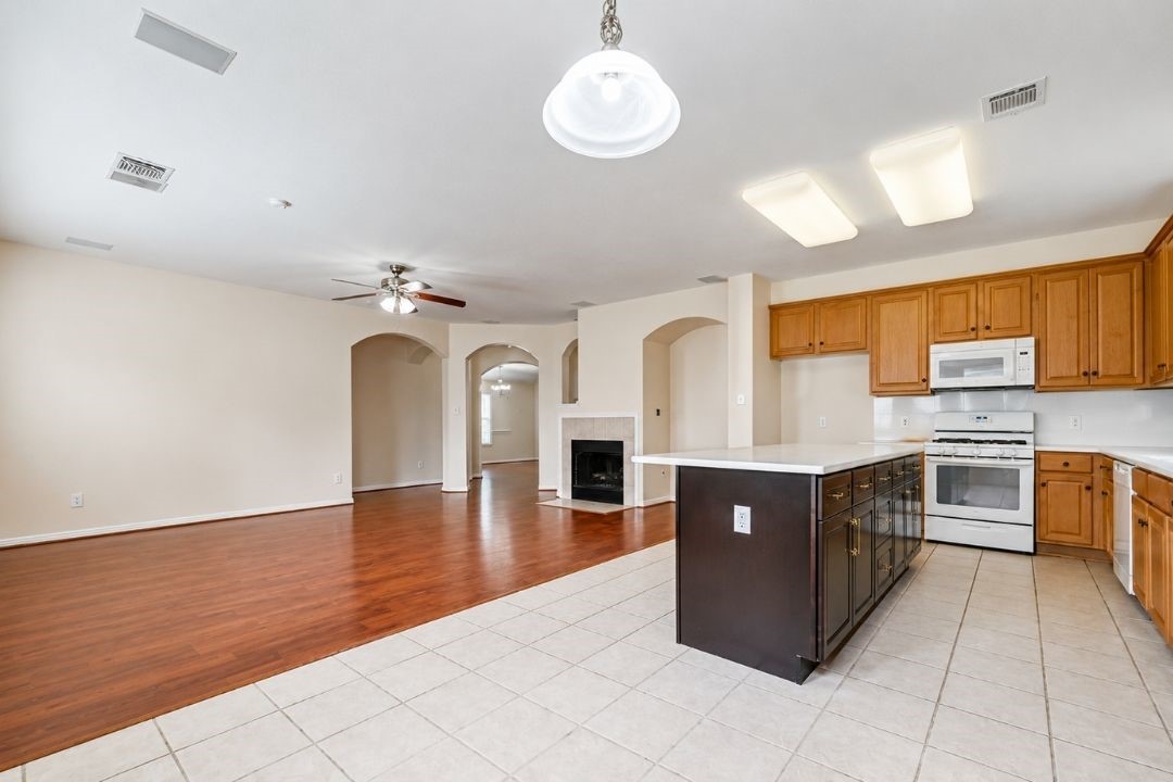 5402 Rosehaven Court Property Photo 8