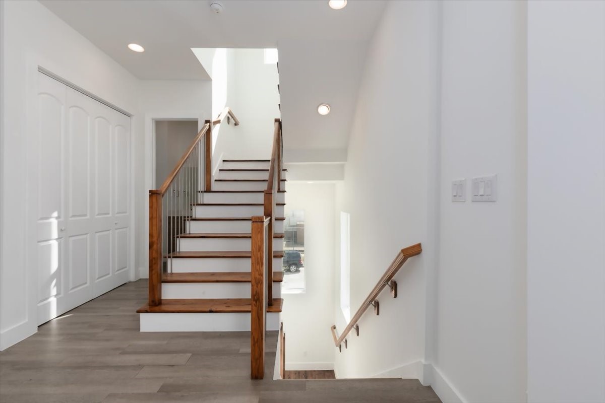 645 W 16th Street Property Photo 6
